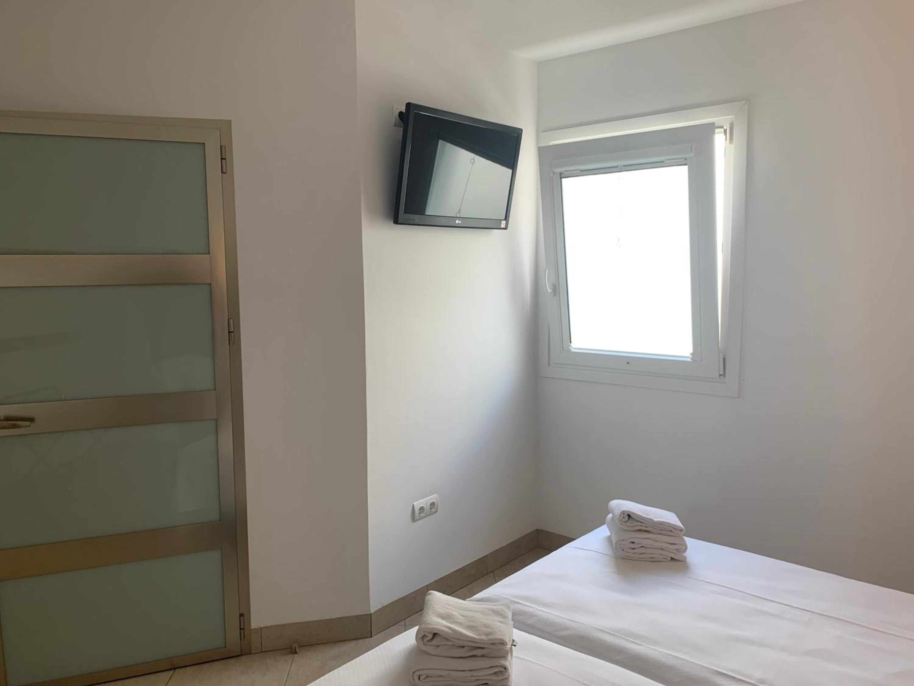 Twin Room - Disability Access photo 3