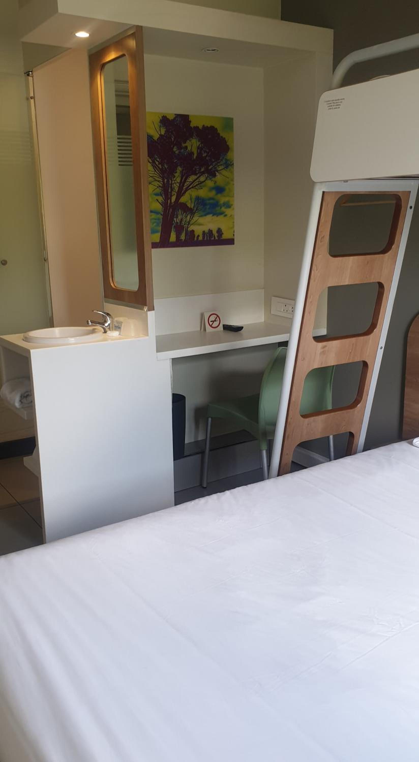 Standard Triple Room (Nonsmoking) photo 2
