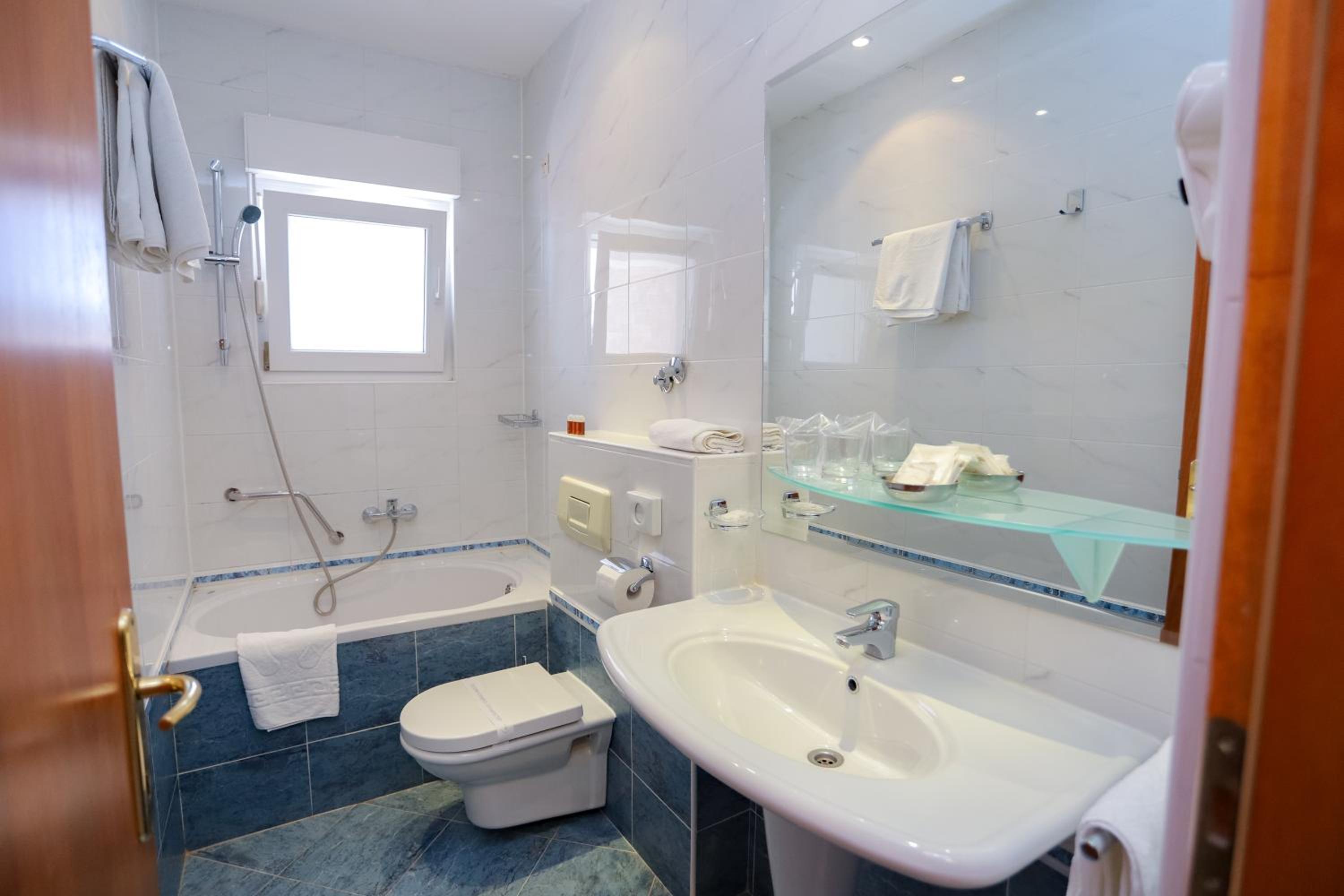 Economy Triple Room - Photo 2