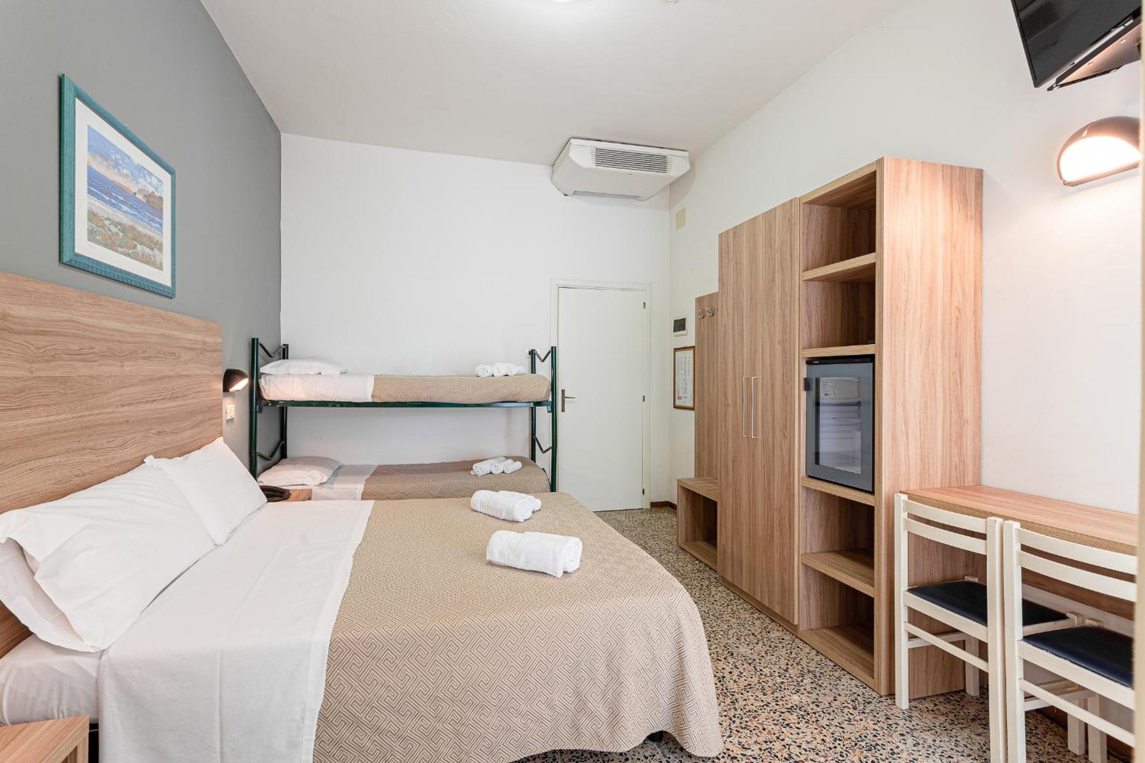 Classic Quadruple Room photo 2
