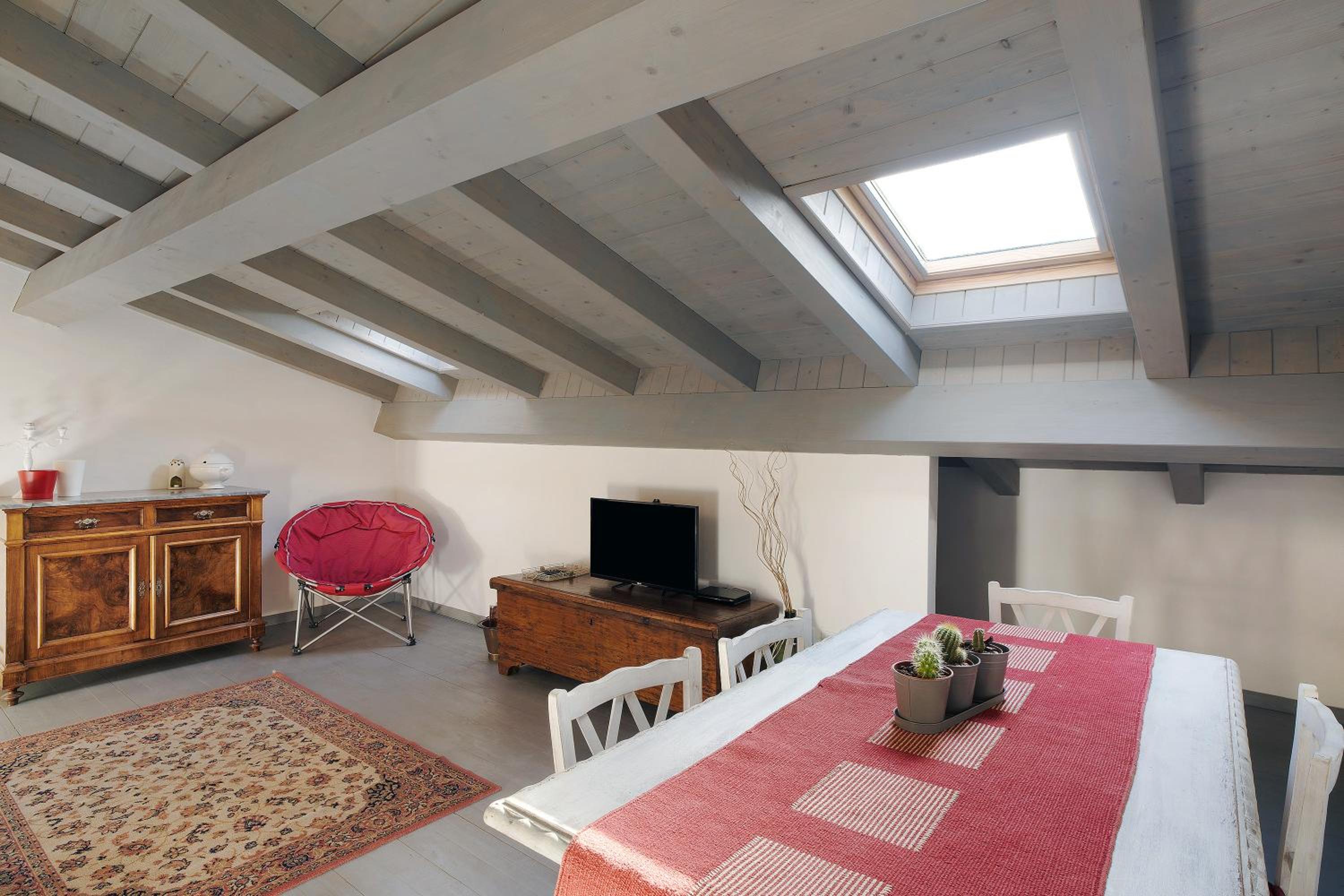Two-Bedroom Apartment with Mountain View photo 2