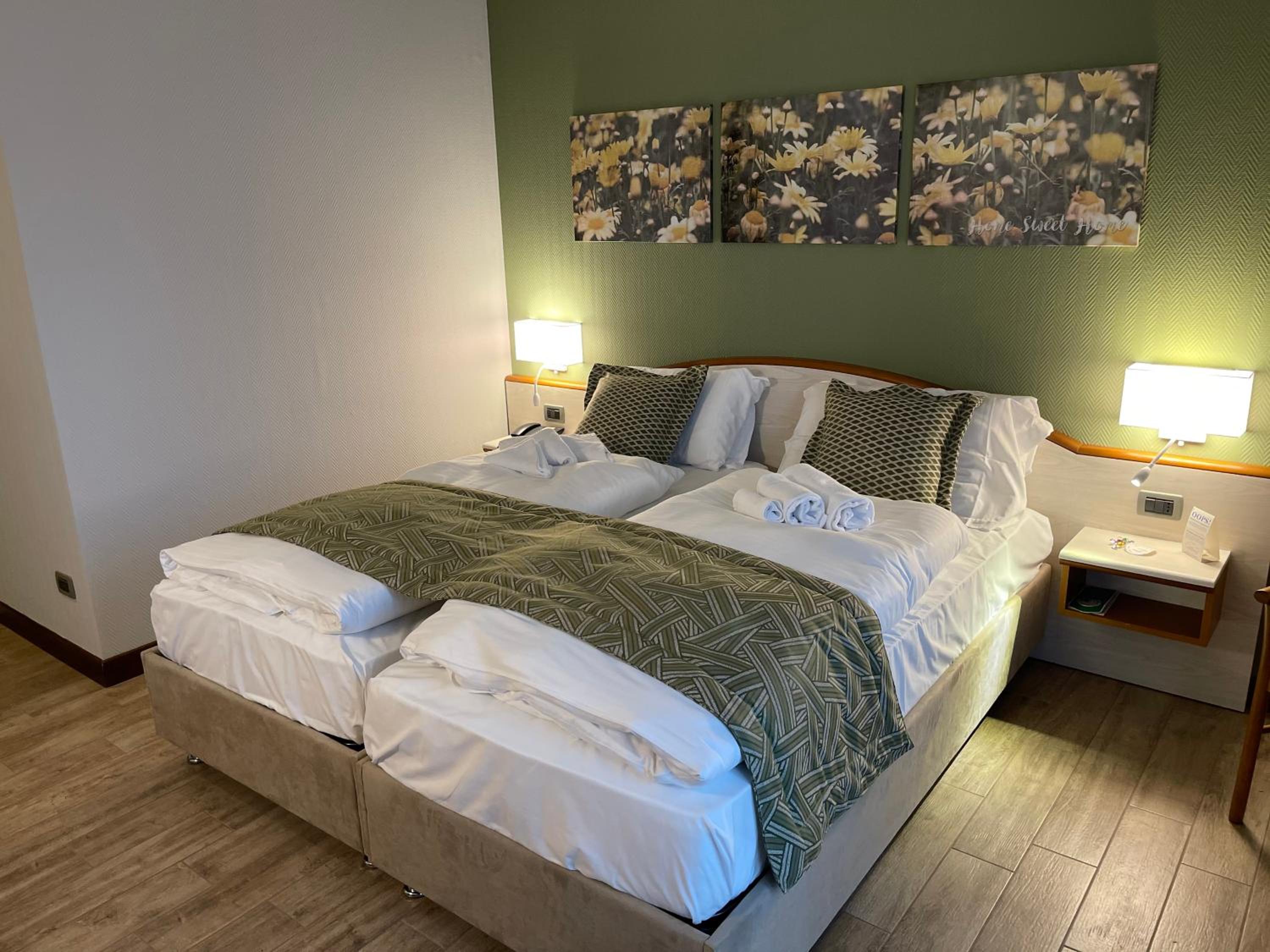 Twin Room - Photo 1
