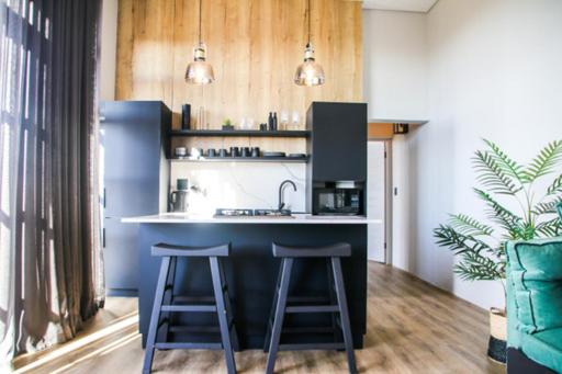 Apartment with Mountain View - Photo 2