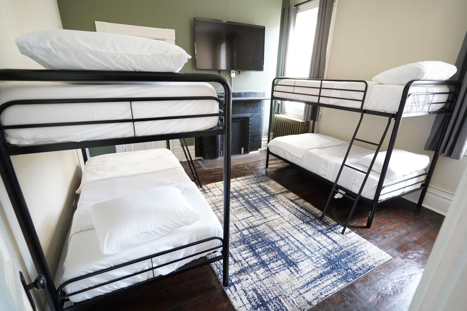 Three-Bedroom Apartment - Photo 13
