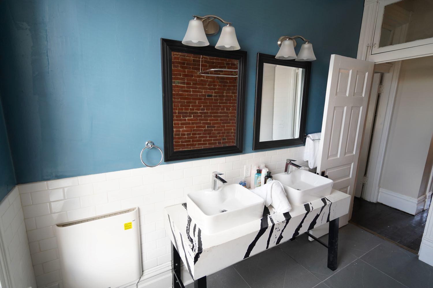 Three-Bedroom Apartment - Photo 19