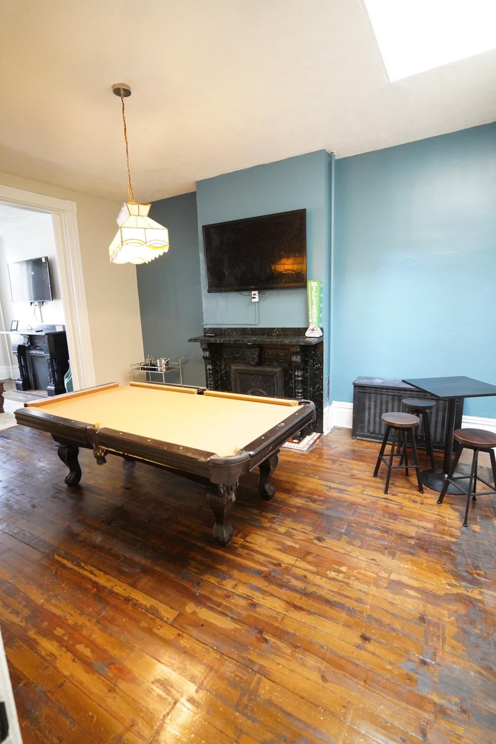 Three-Bedroom Apartment - Photo 2