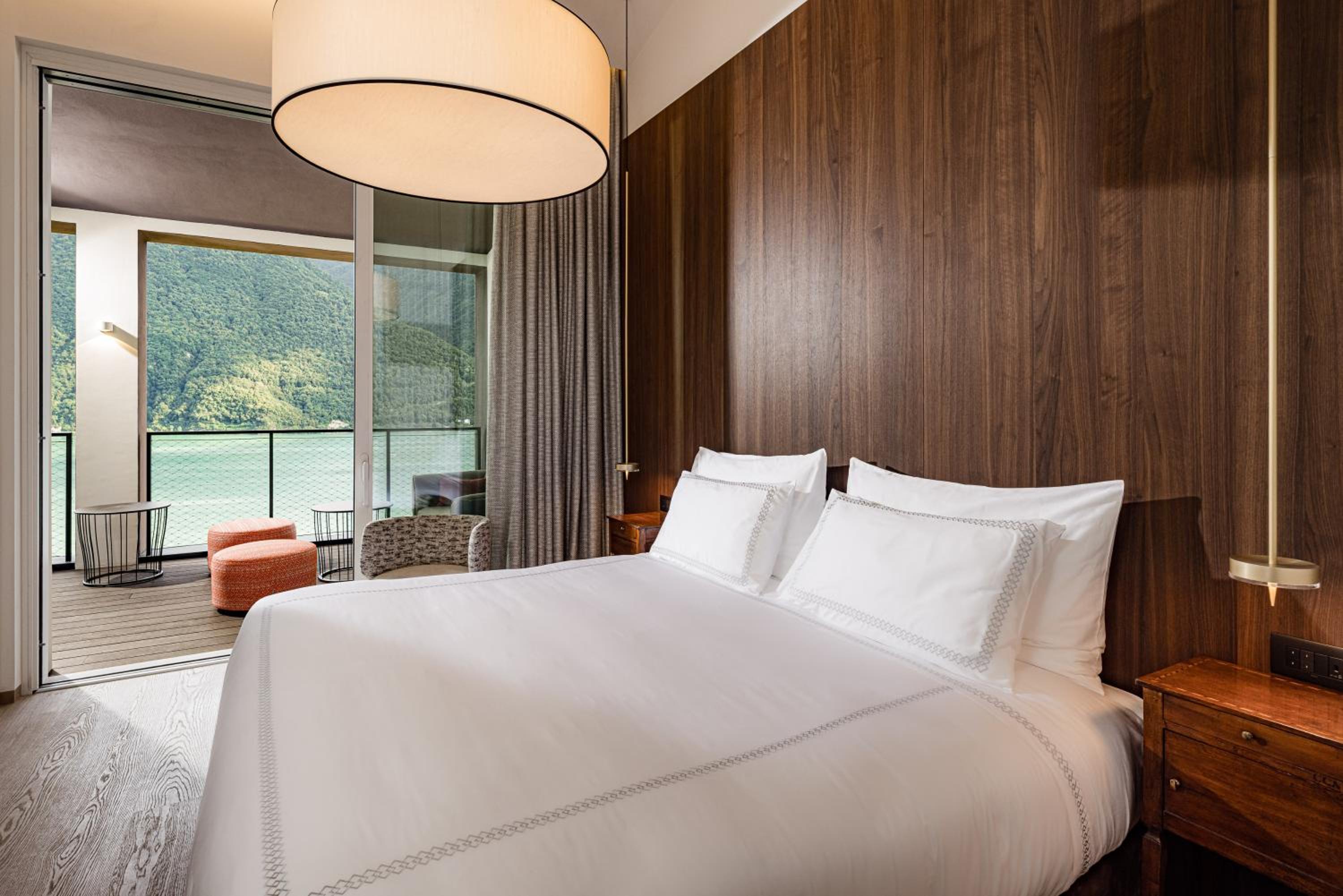 One-Bedroom Suite with Lake View - Photo 1