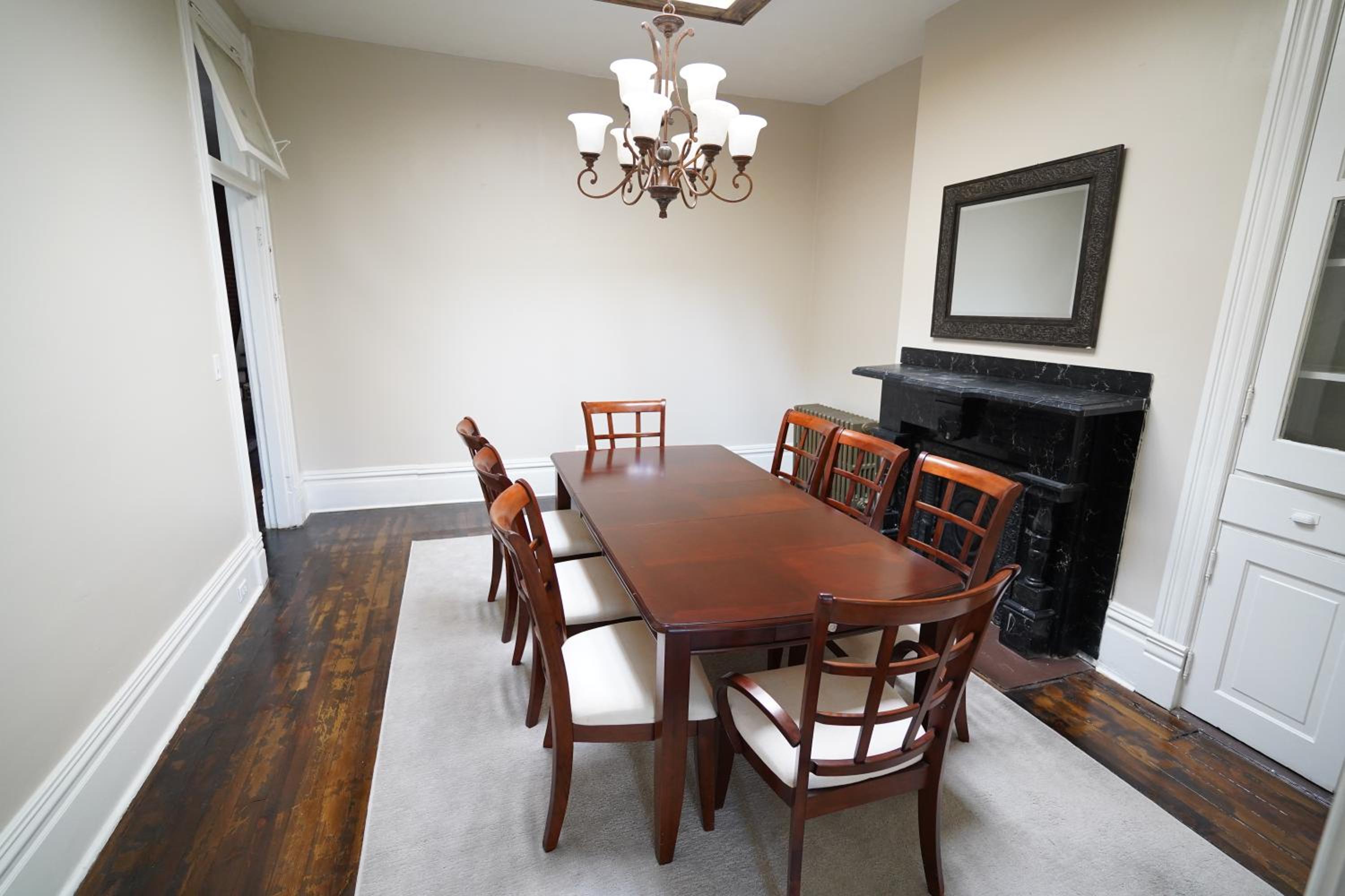 Three-Bedroom Apartment - Photo 11