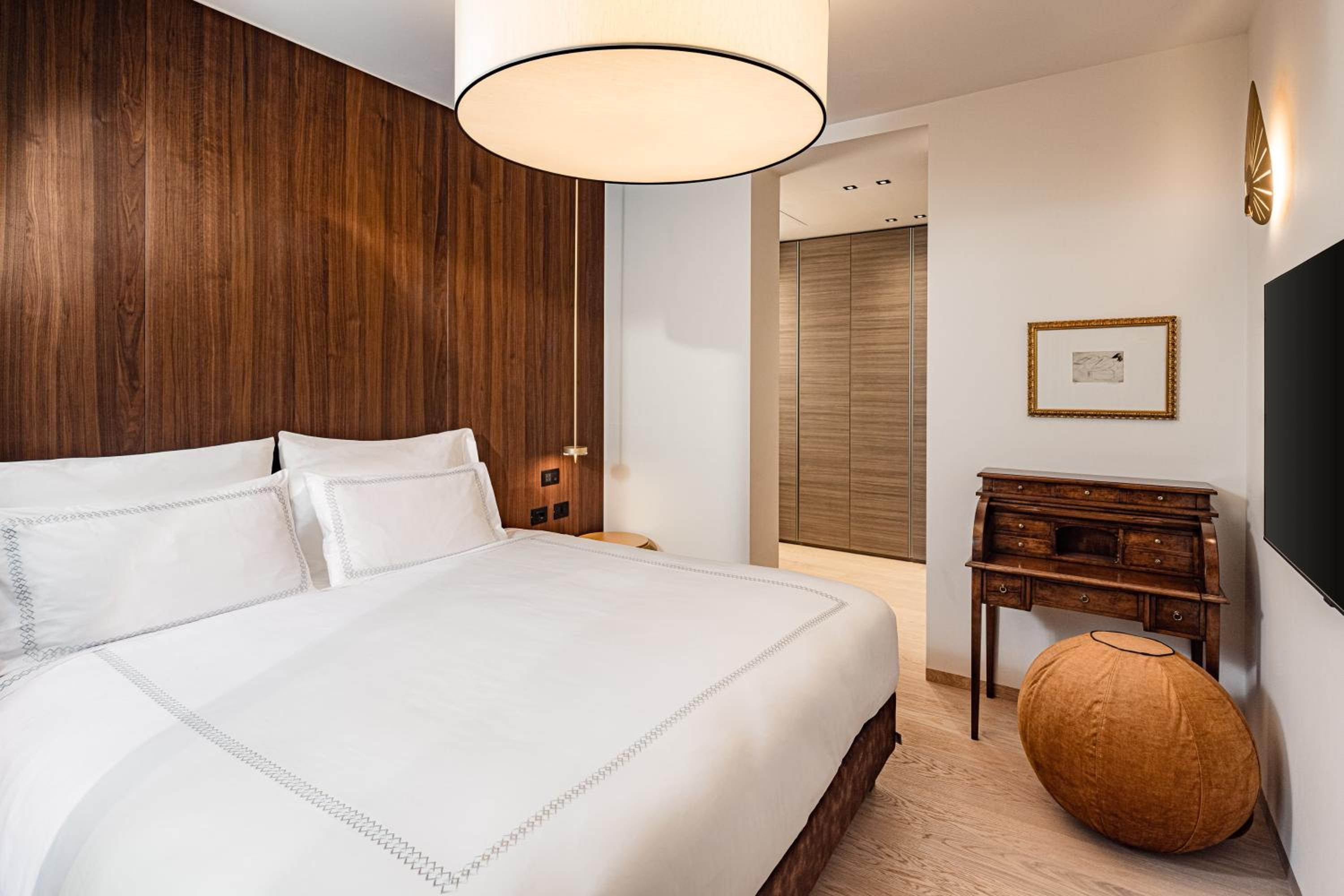 Suite with Lake View - Photo 1
