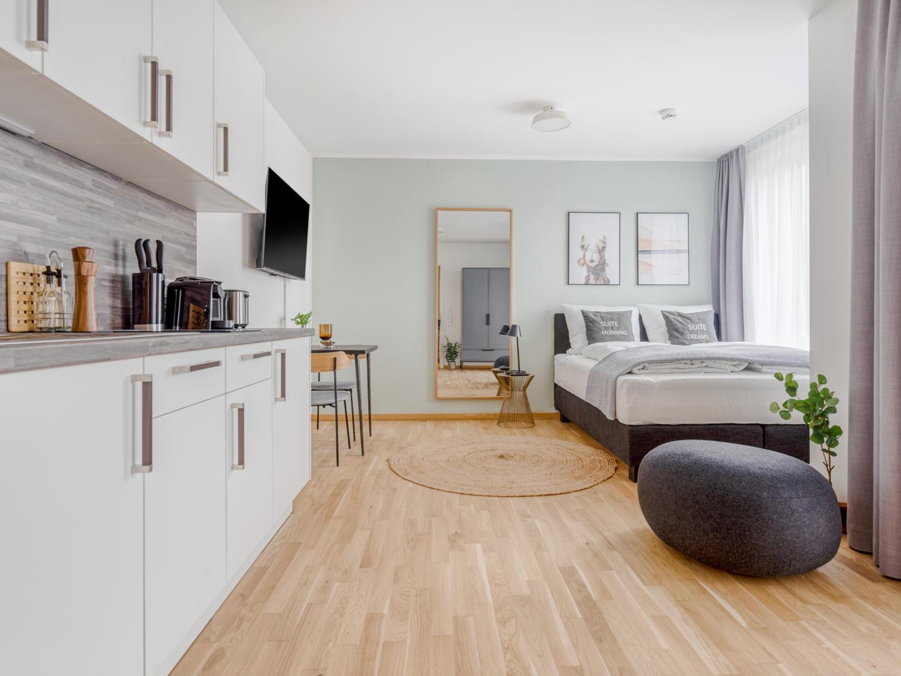 Suite M with loggia and street view