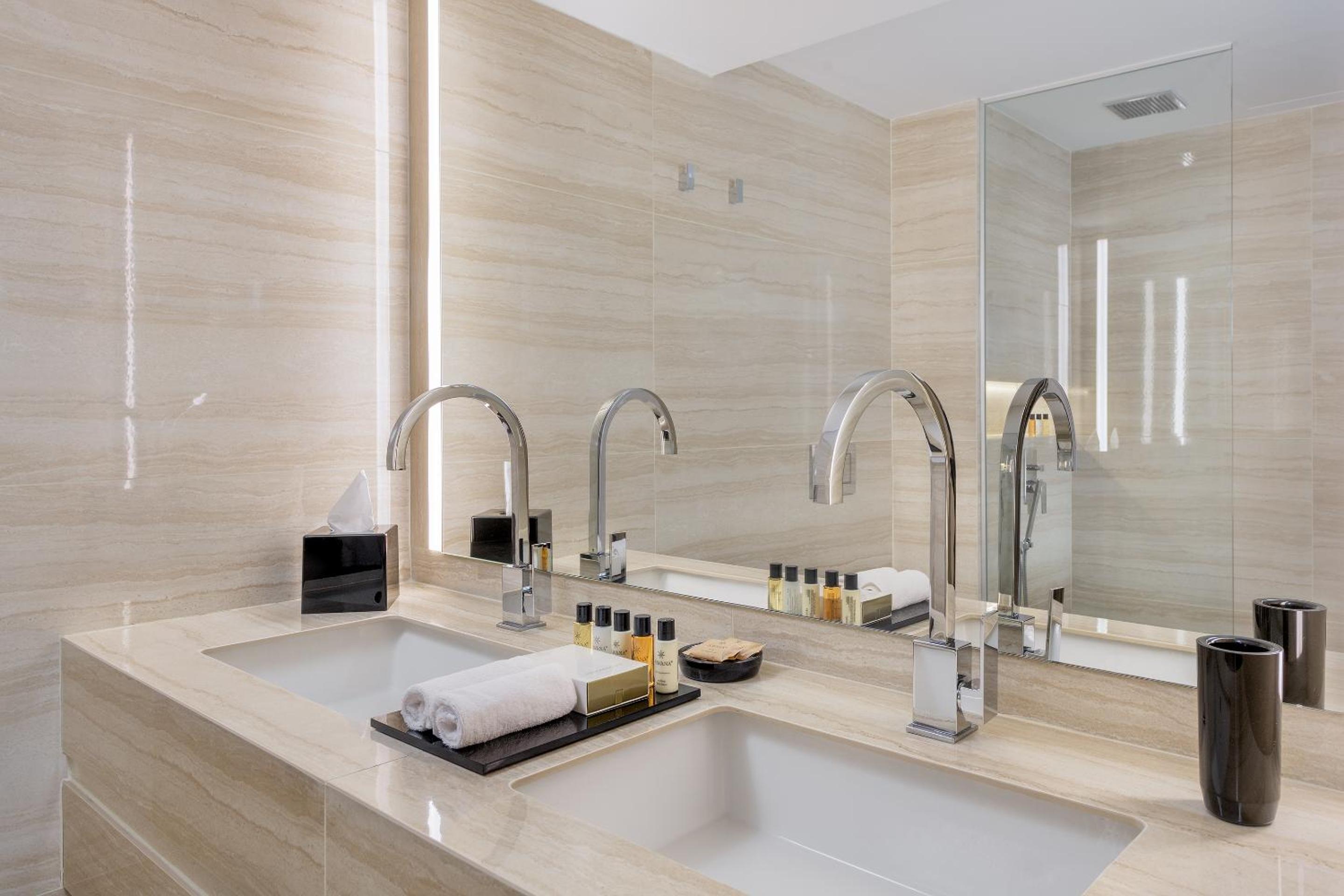 Deluxe Double or Twin Room with Inland View - Photo 3
