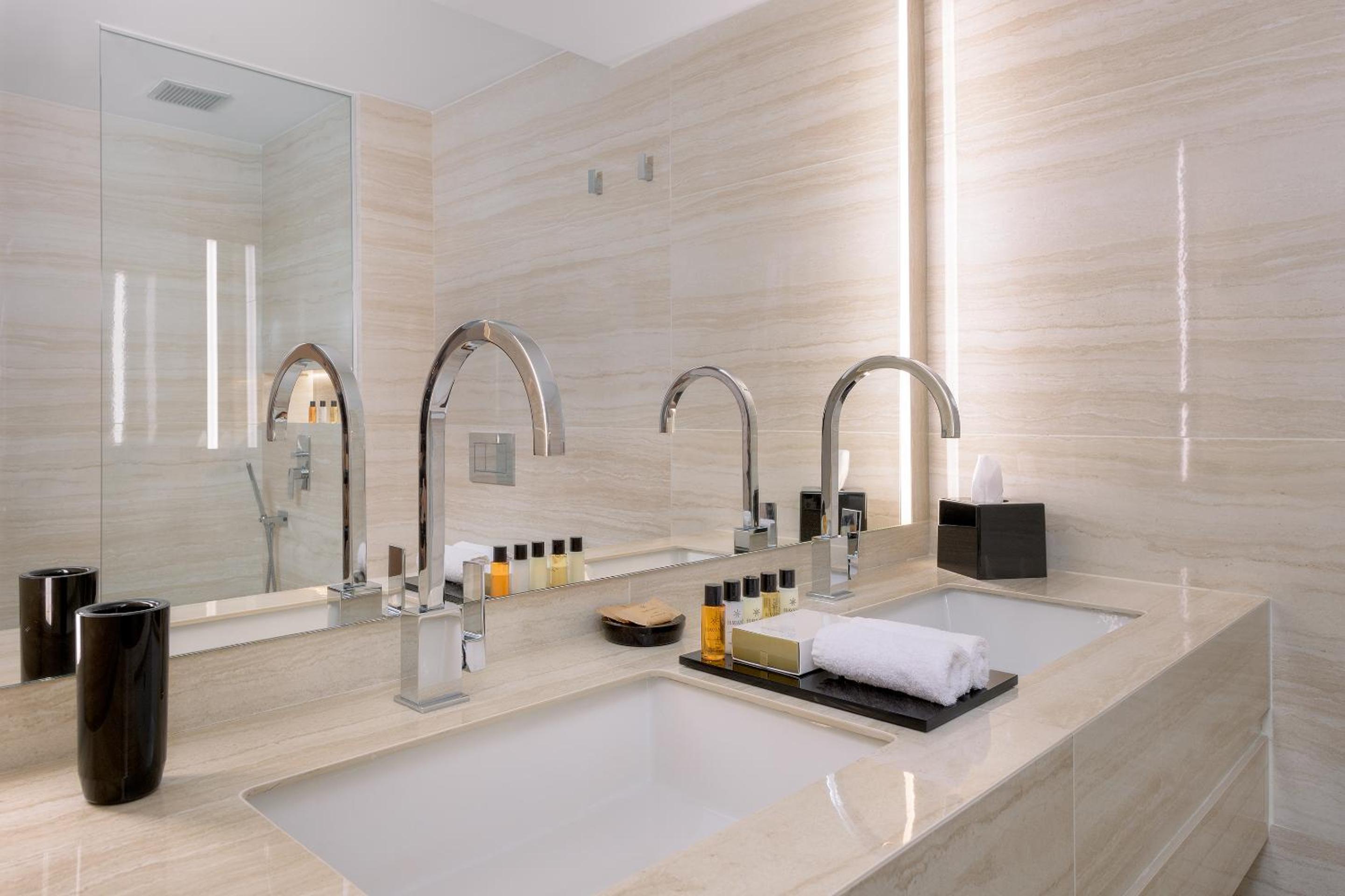 Deluxe Double or Twin Room with Inland View - Photo 6