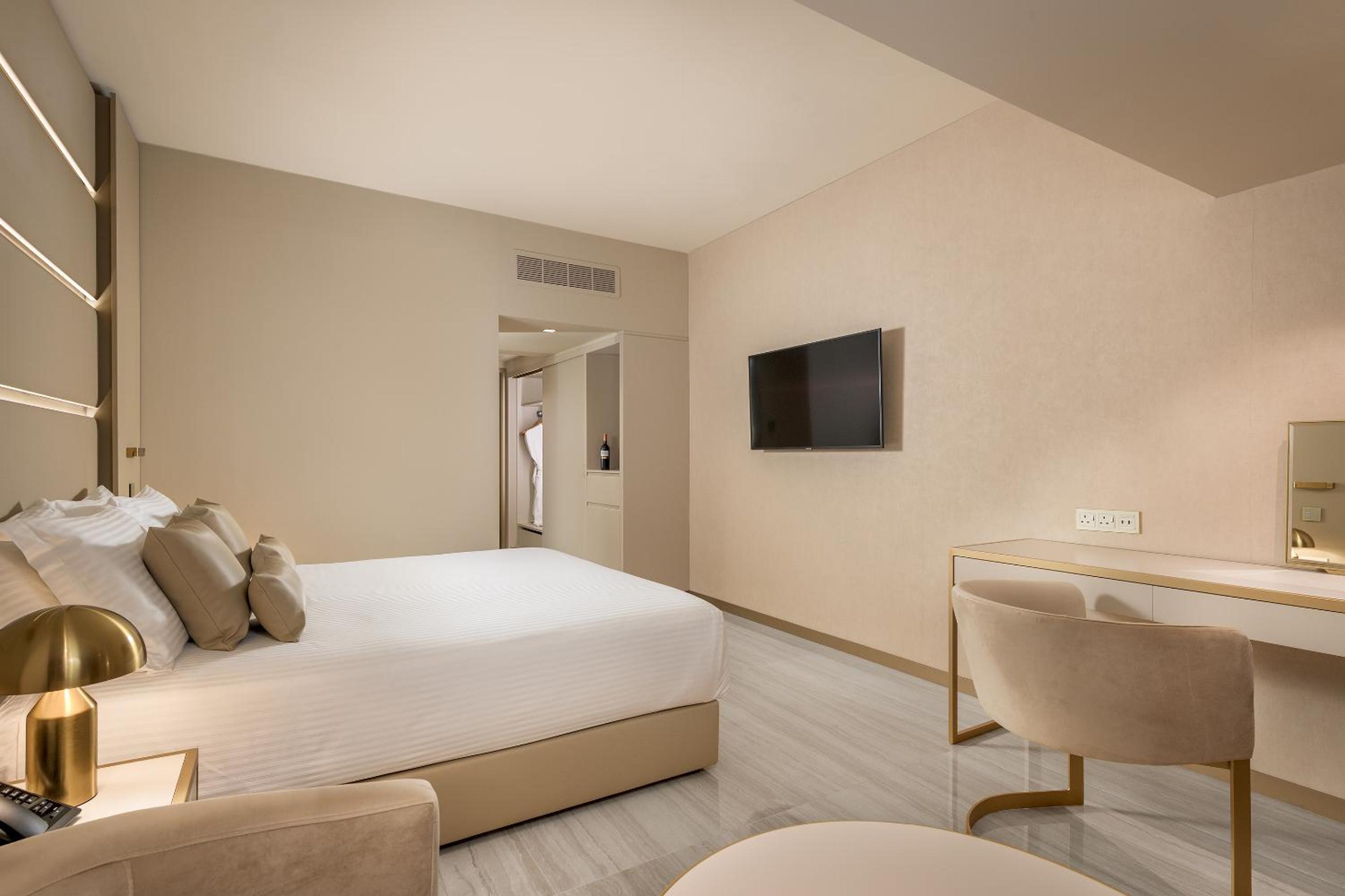 Deluxe Double or Twin Room with Inland View - Photo 2