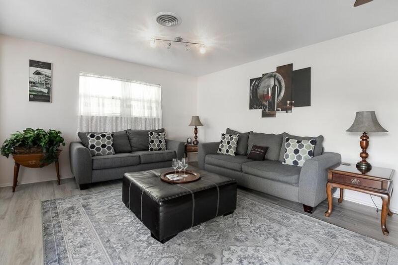 Two-Bedroom House - Photo 20