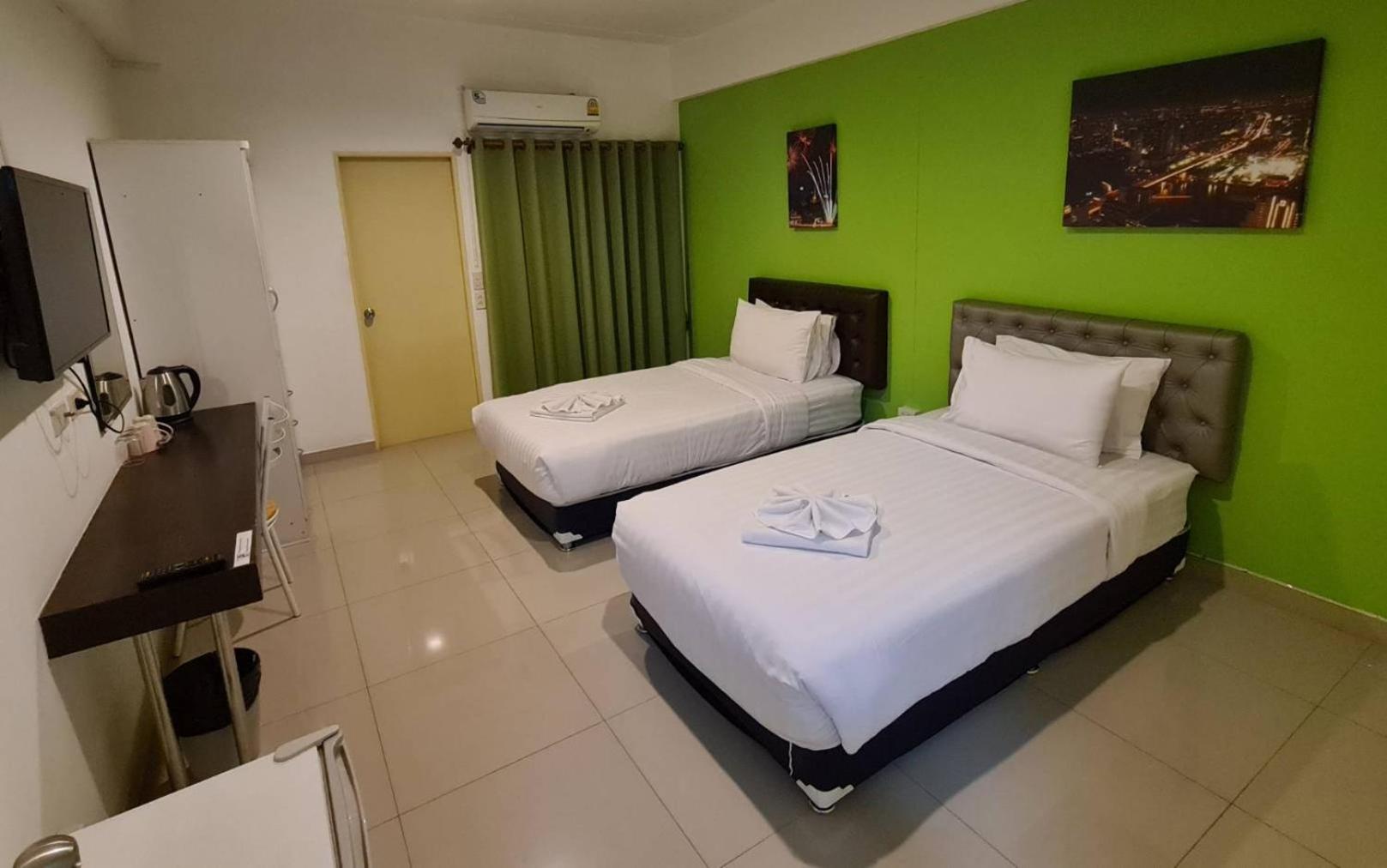 Deluxe Twin Room photo 2
