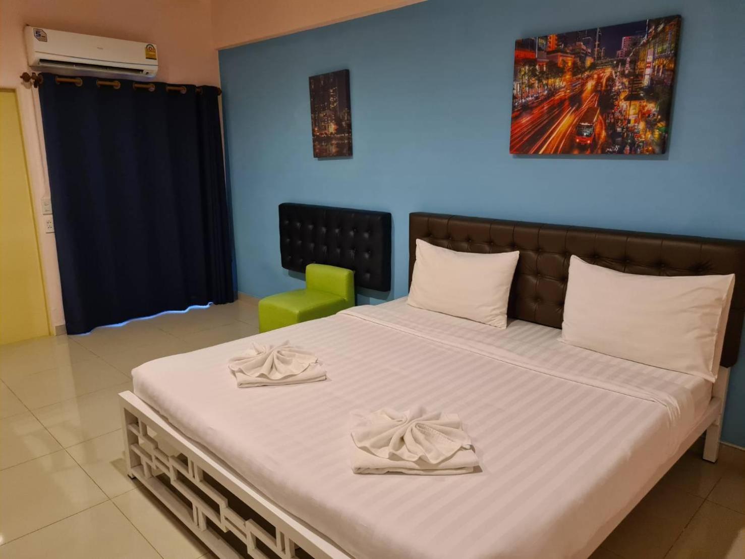 Standard King Room photo 3