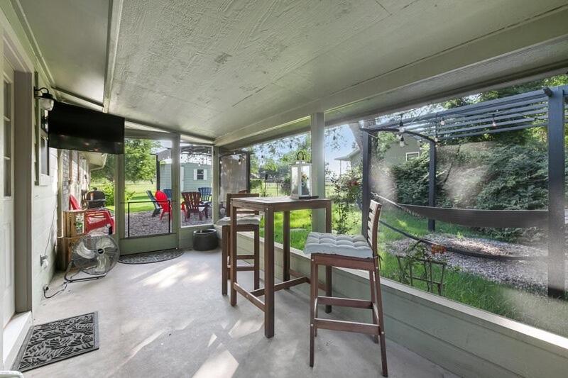Two-Bedroom House - Photo 25