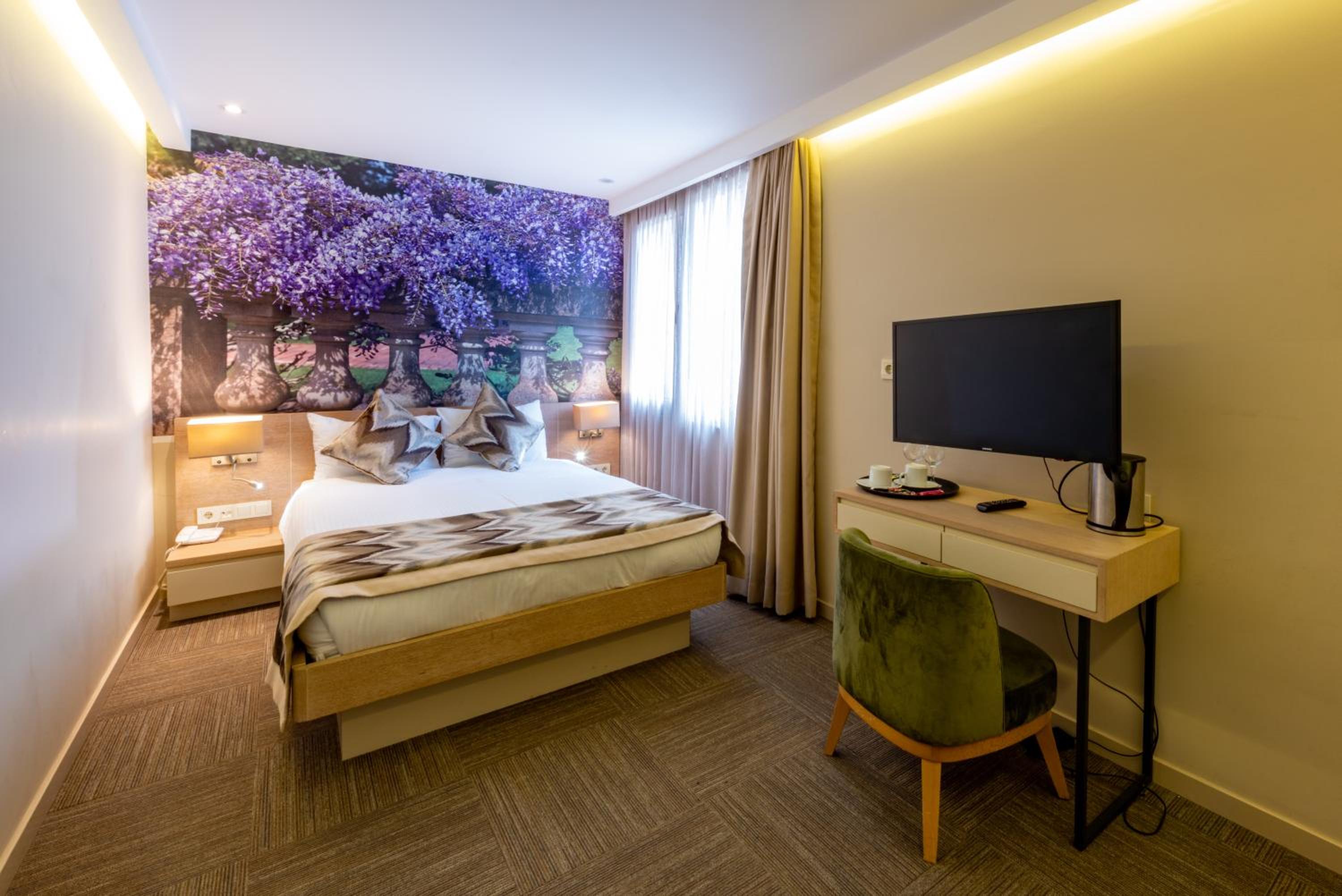 Budget Double Room photo 2