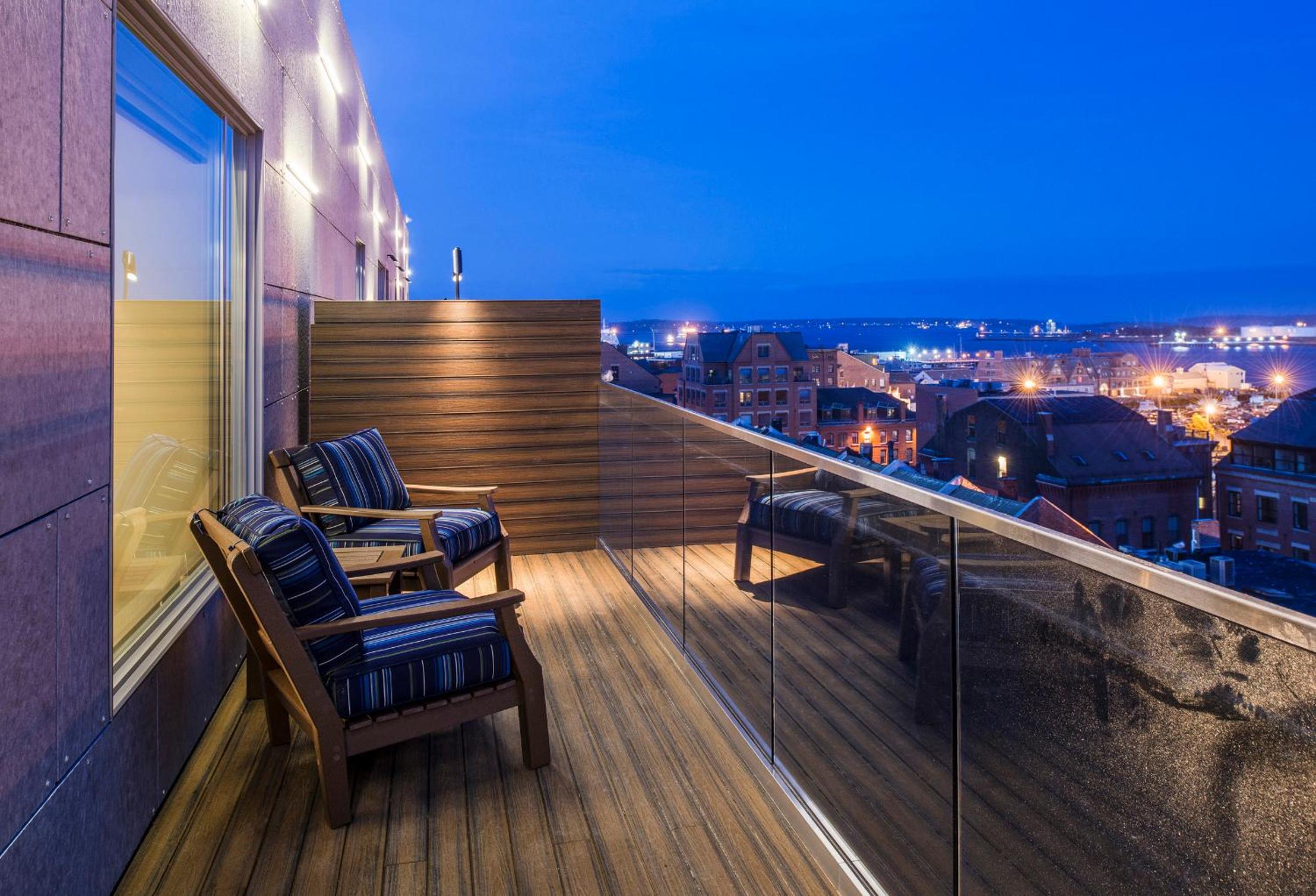 One-Bedroom King Suite with Sofa Bed, Balcony and Bay View