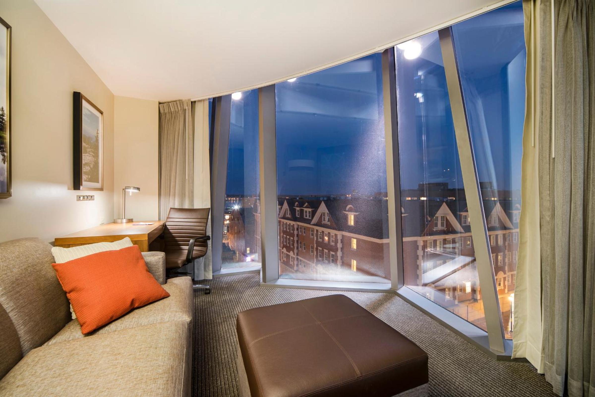 Specialty King Room with Street View