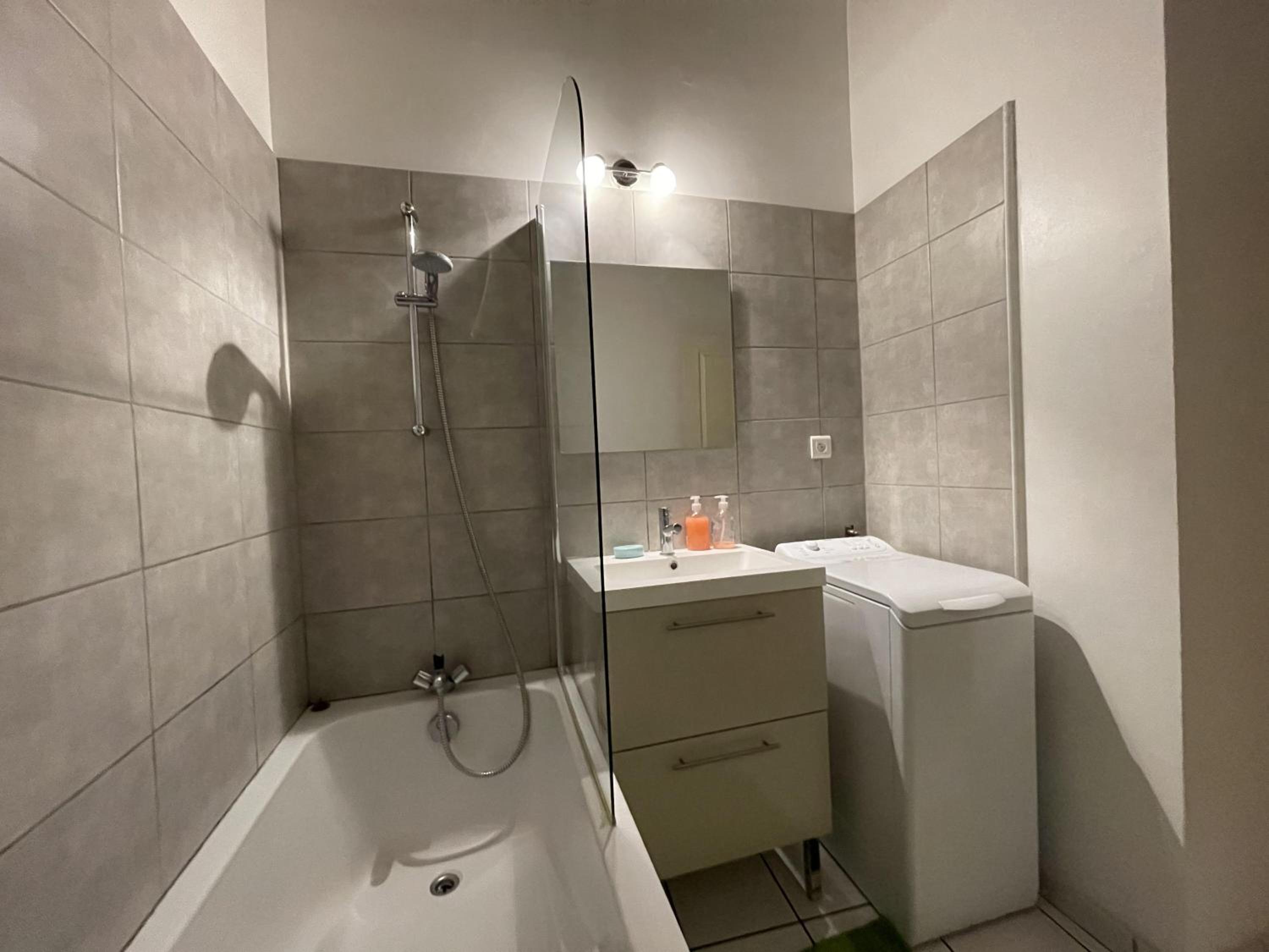One-Bedroom Apartment - Photo 11