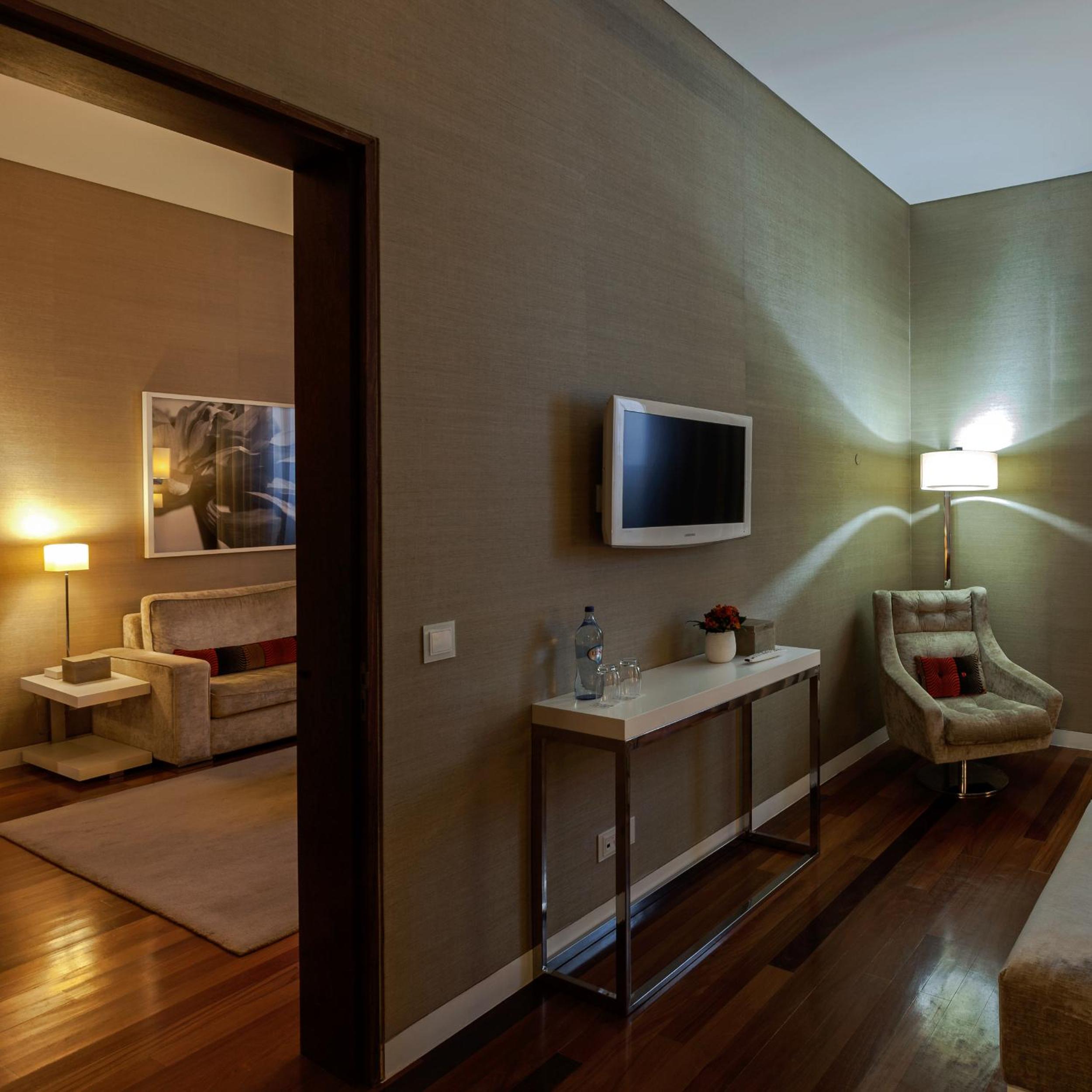 Suite - Photo 9