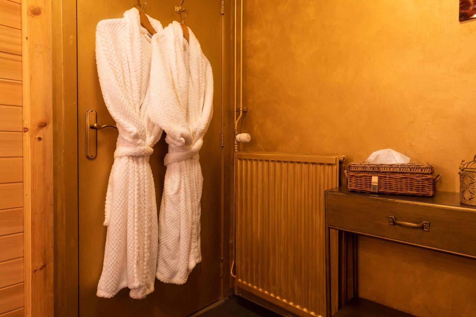 Suite with Sauna - Photo 9