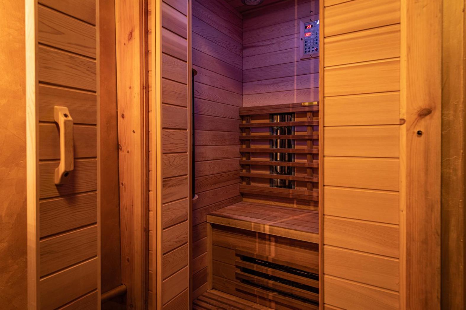 Suite with Sauna - Photo 10
