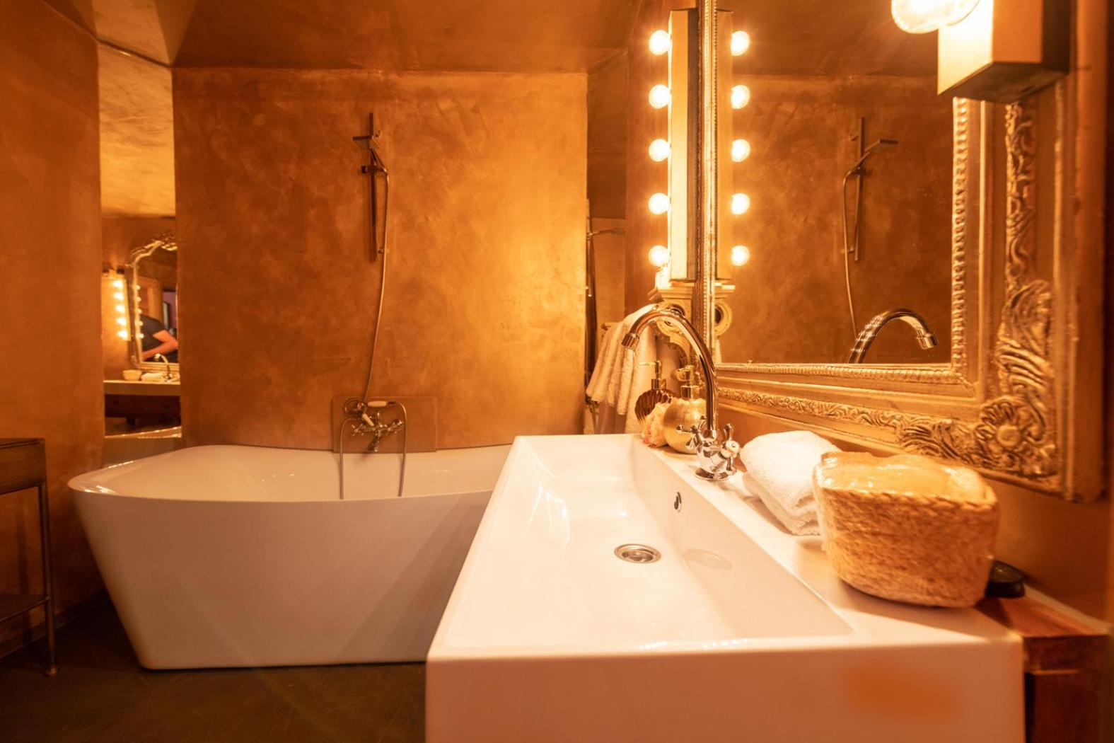 Suite with Sauna - Photo 12