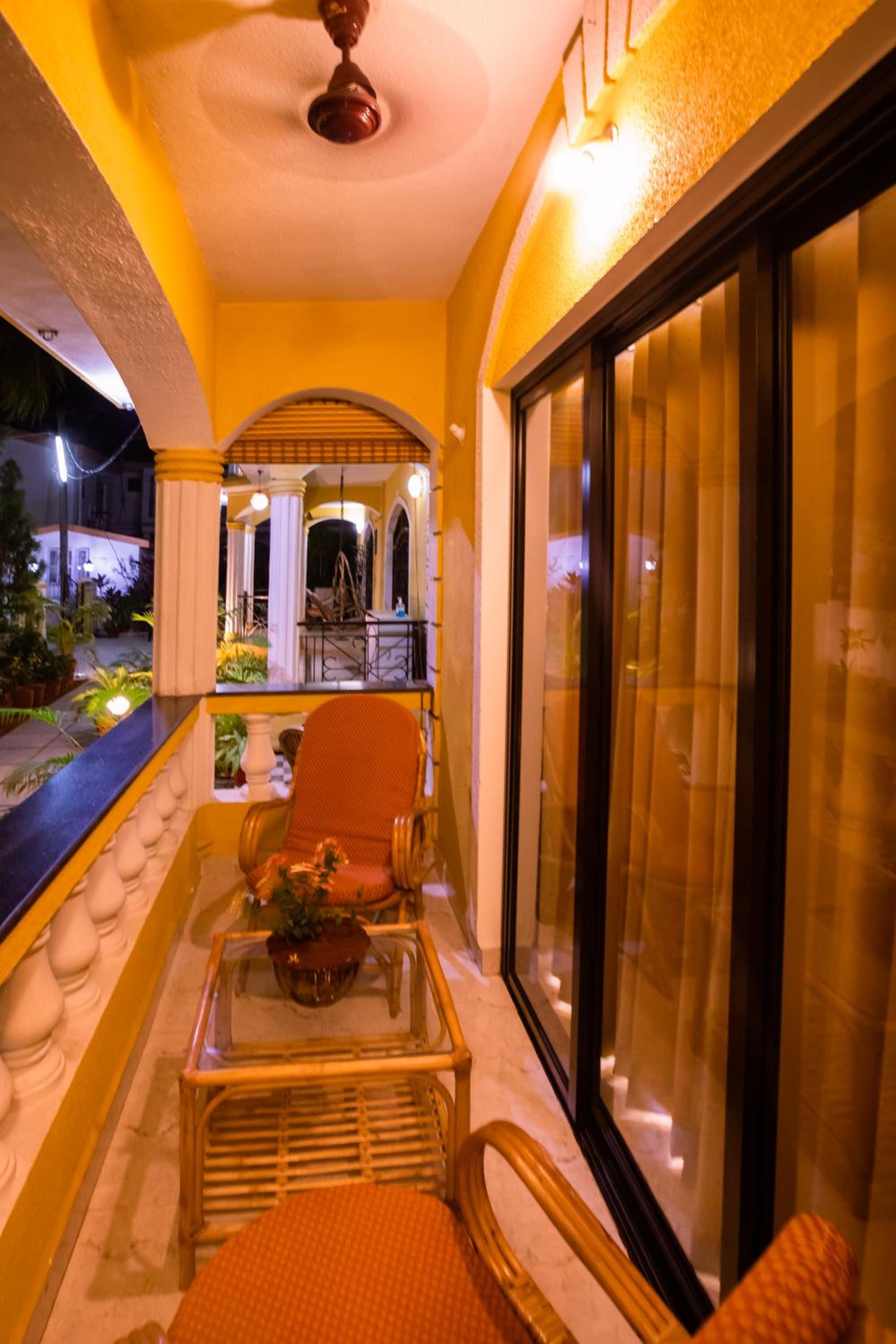 Queen Room with Balcony photo 3
