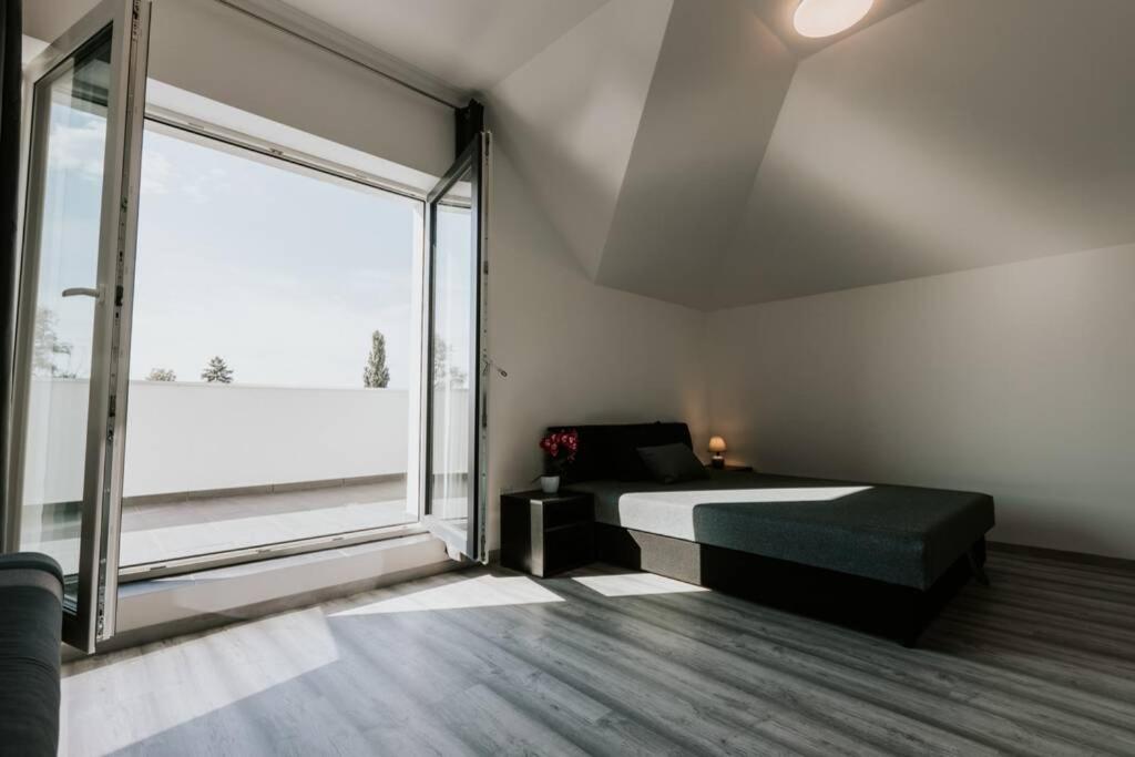 Apartment - Photo 32