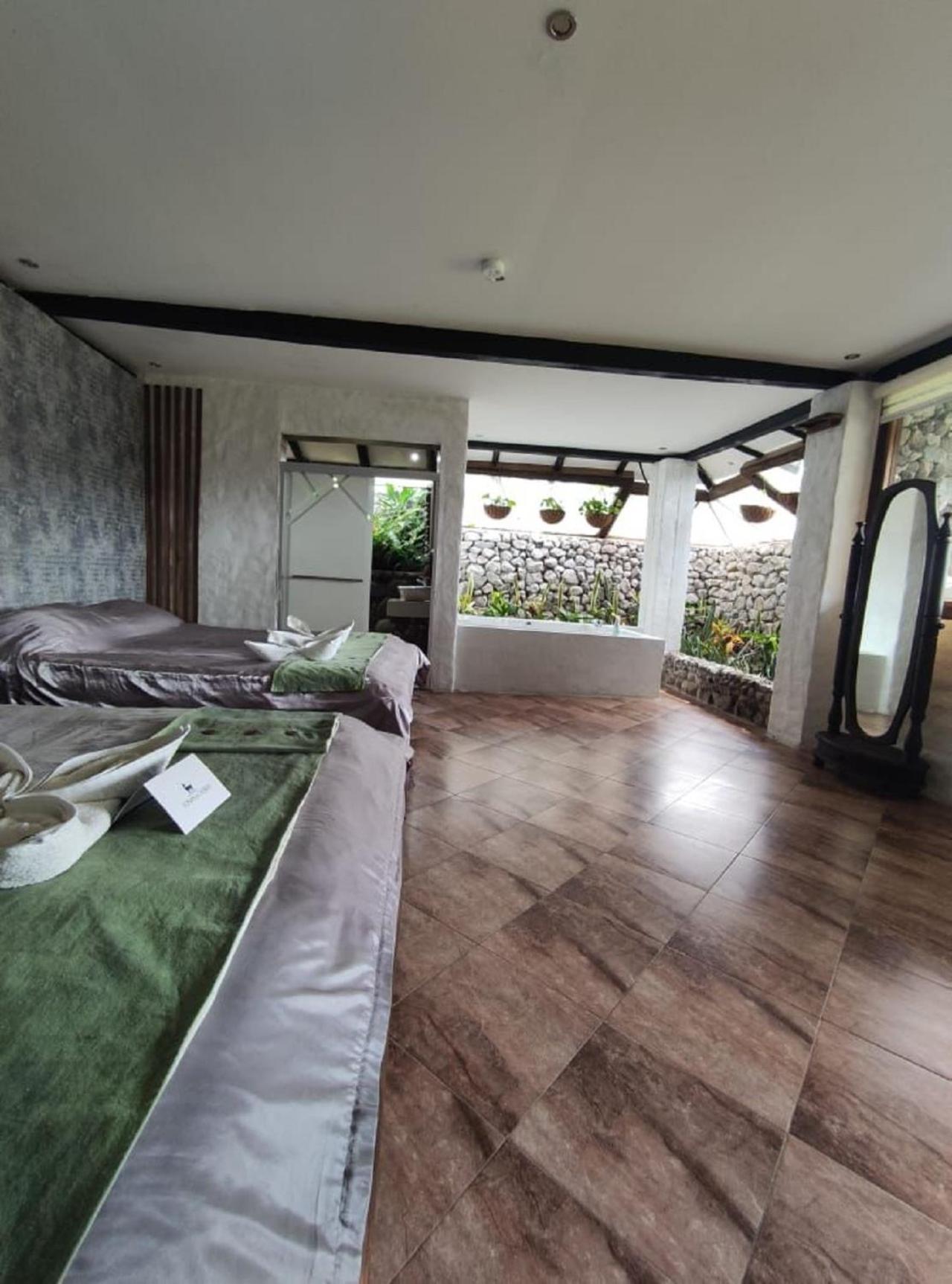 Superior Queen Room with Two Queen Beds photo 3