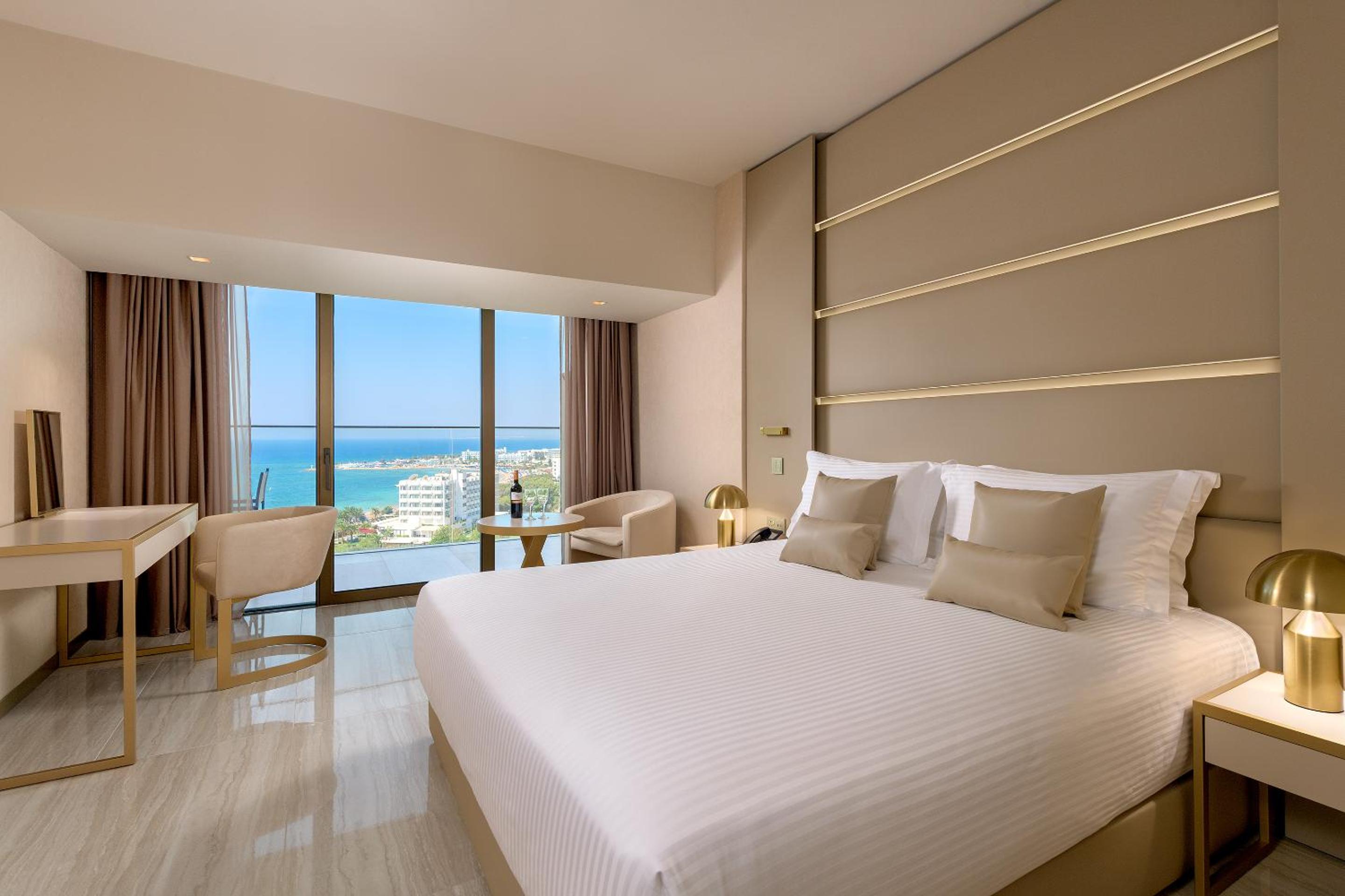 Deluxe Double or Twin Room with Sea View - Photo 1