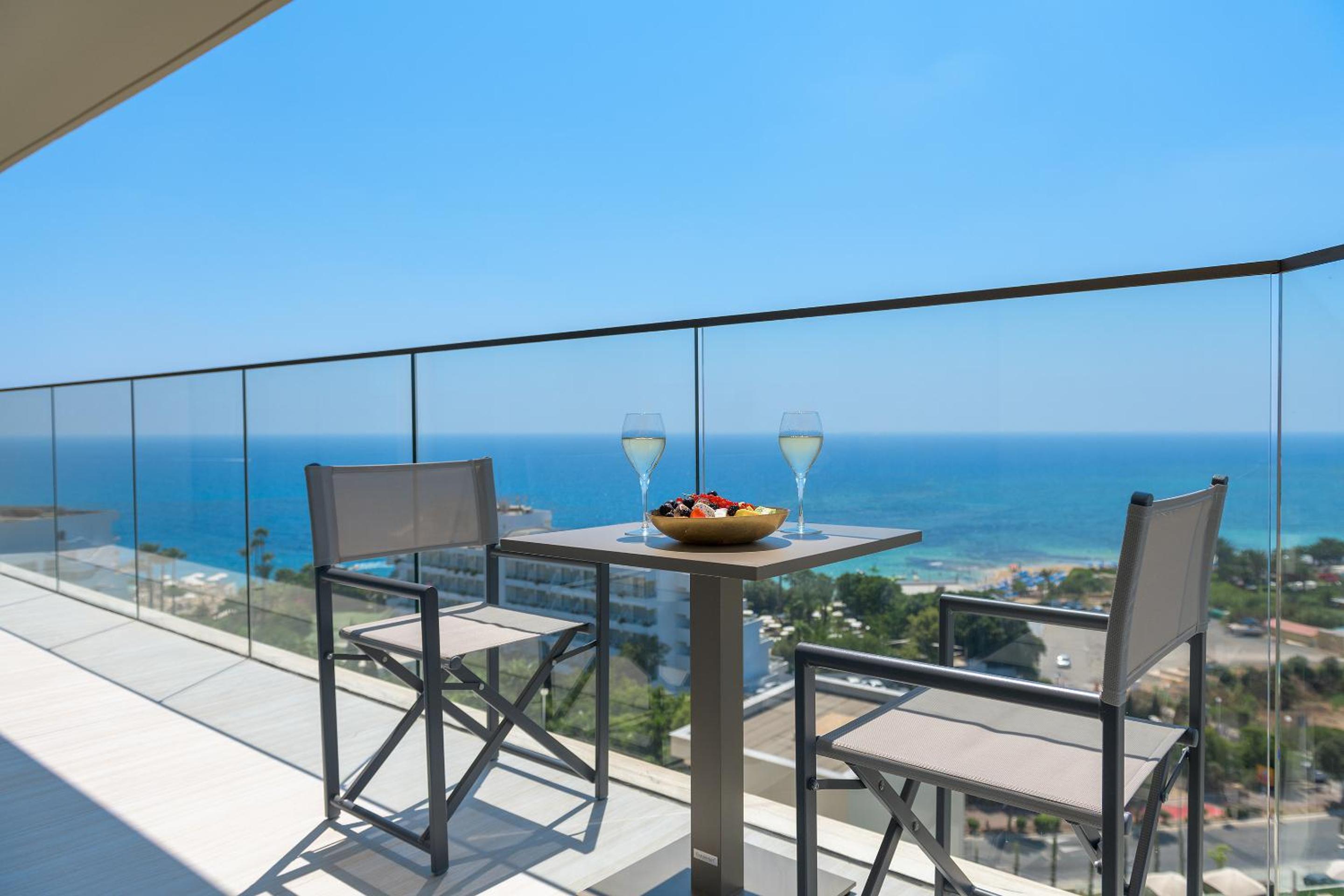 Signature Suite with Sea View - Photo 2