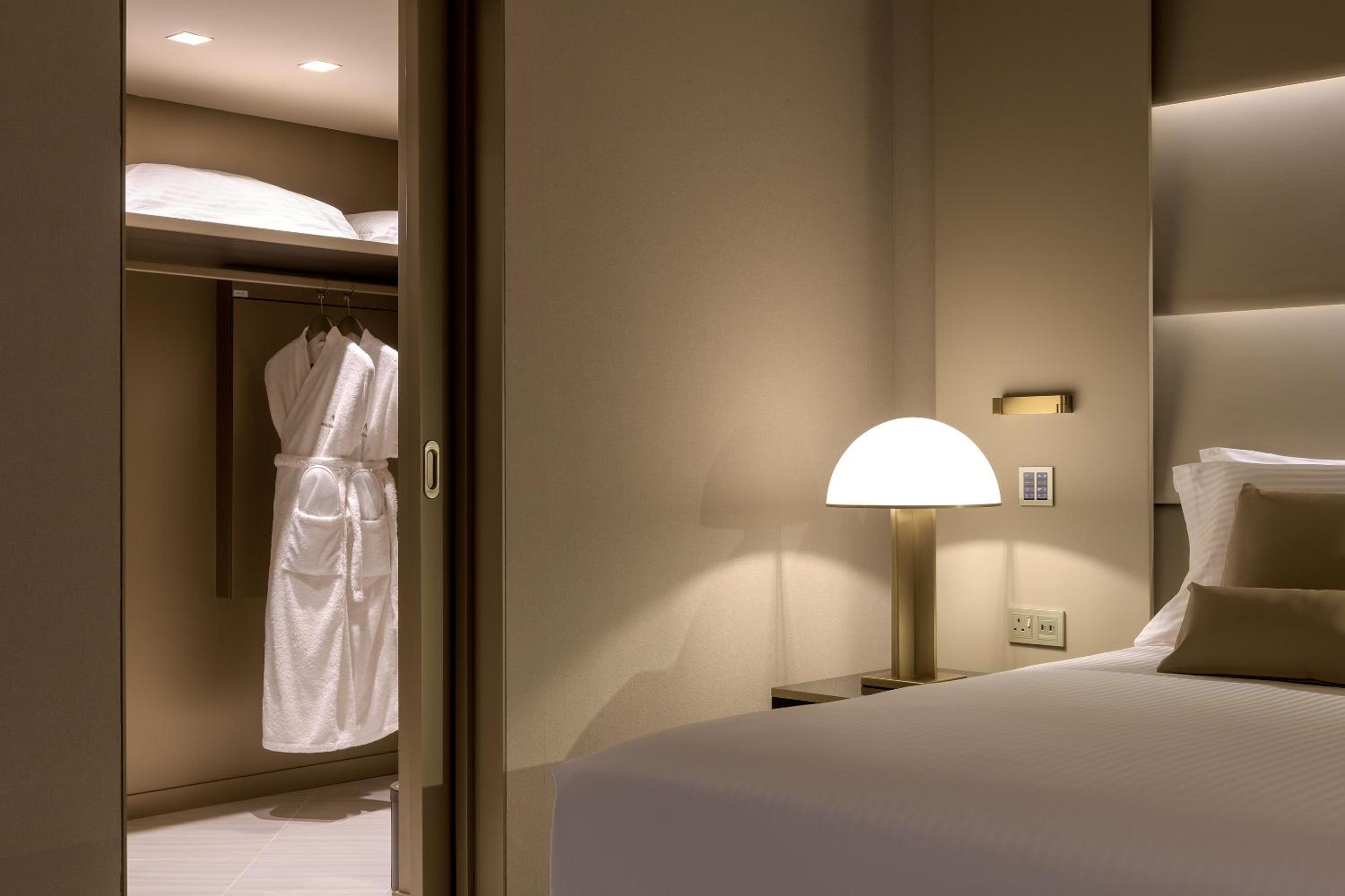 Signature Suite with Sea View - Photo 6
