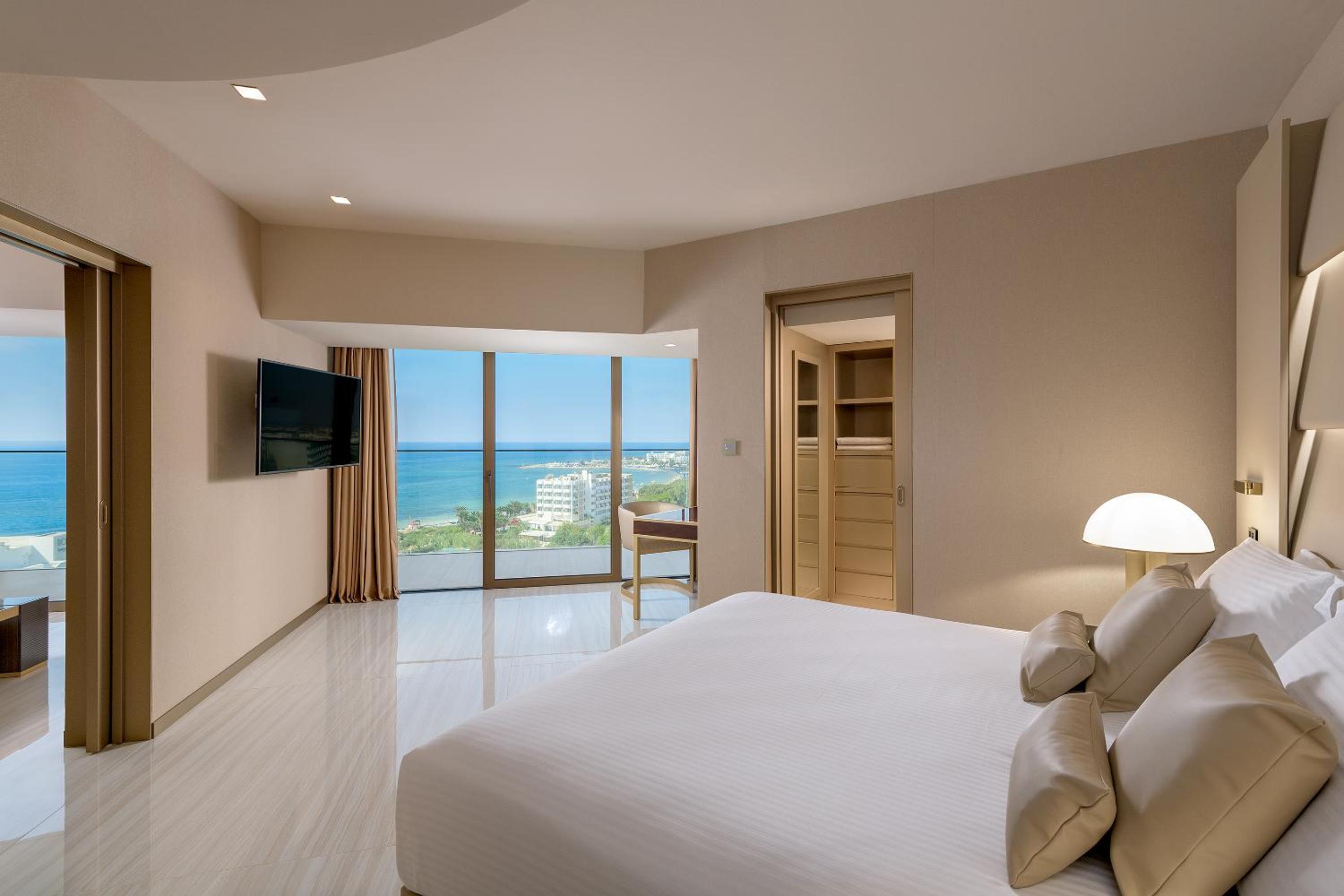 Signature Suite with Sea View - Photo 1