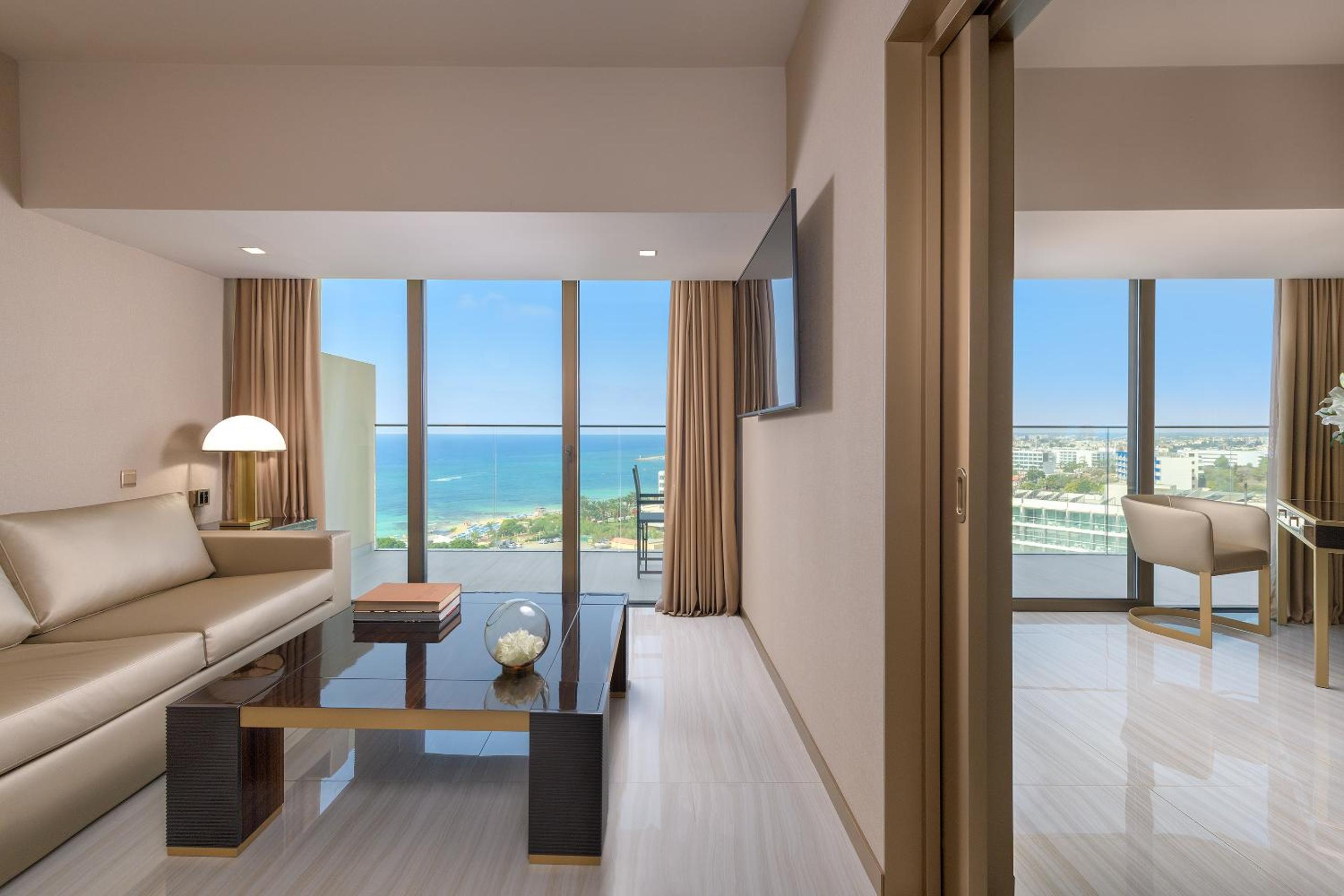 Signature Suite with Sea View - Photo 8