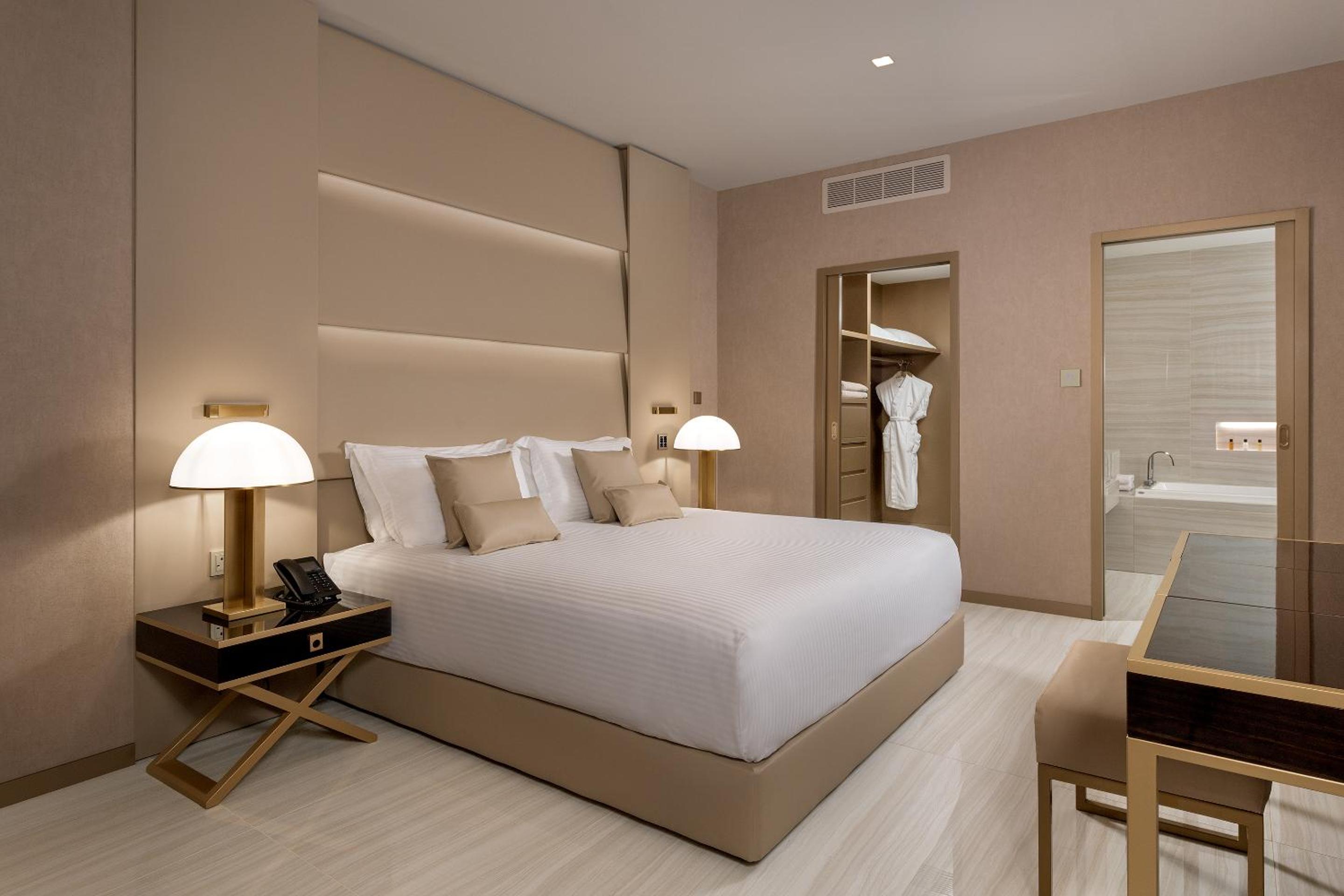 Penthouse Suite with Sea View - Photo 1
