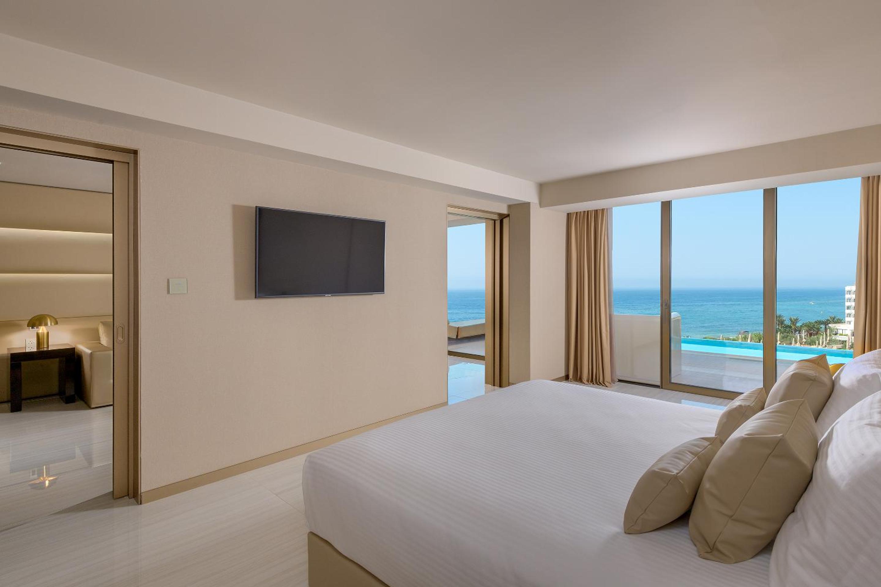 Prestige Swim-Up Suite with Sea & Pool View - Photo 6