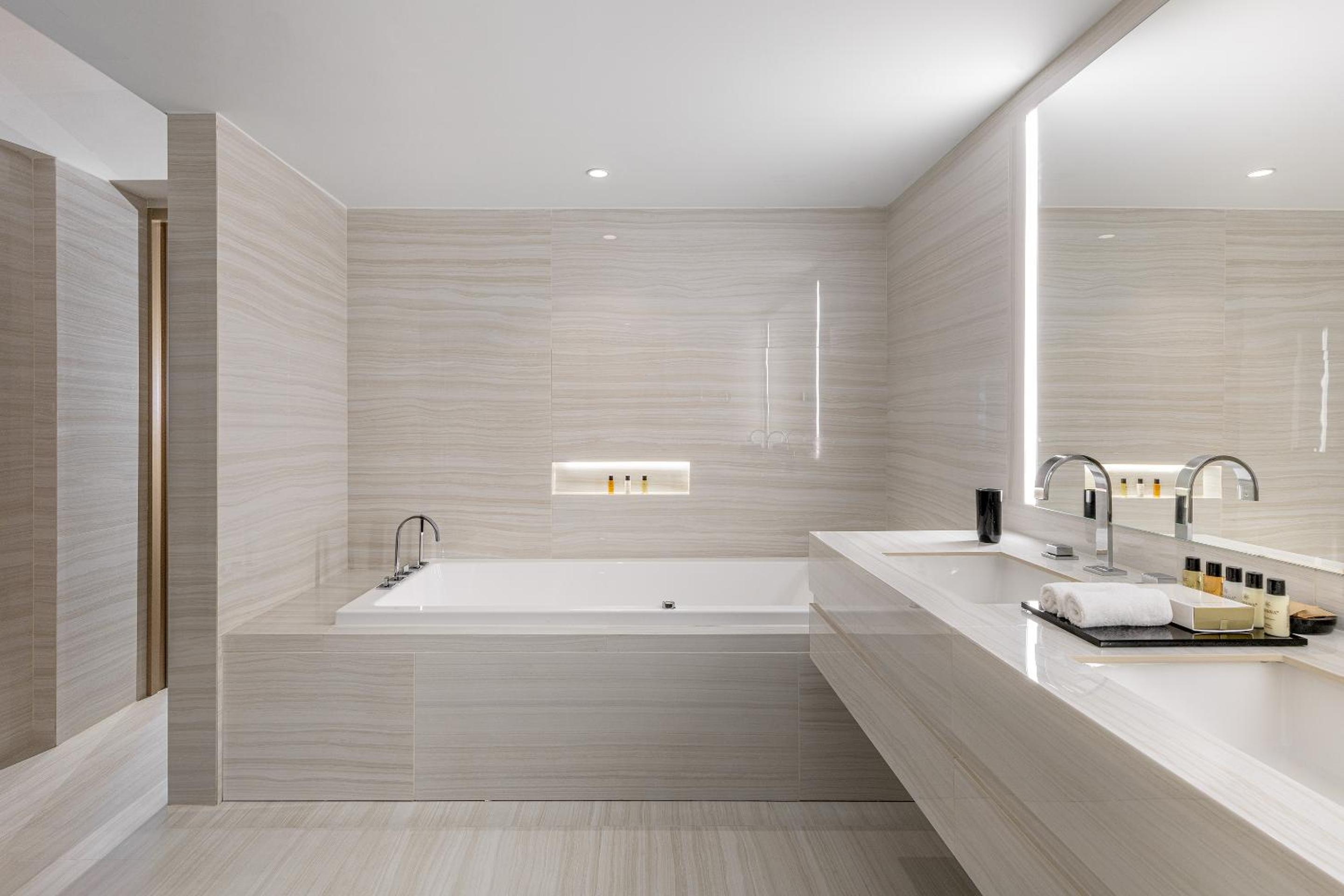 Prestige Swim-Up Suite with Sea & Pool View - Photo 2