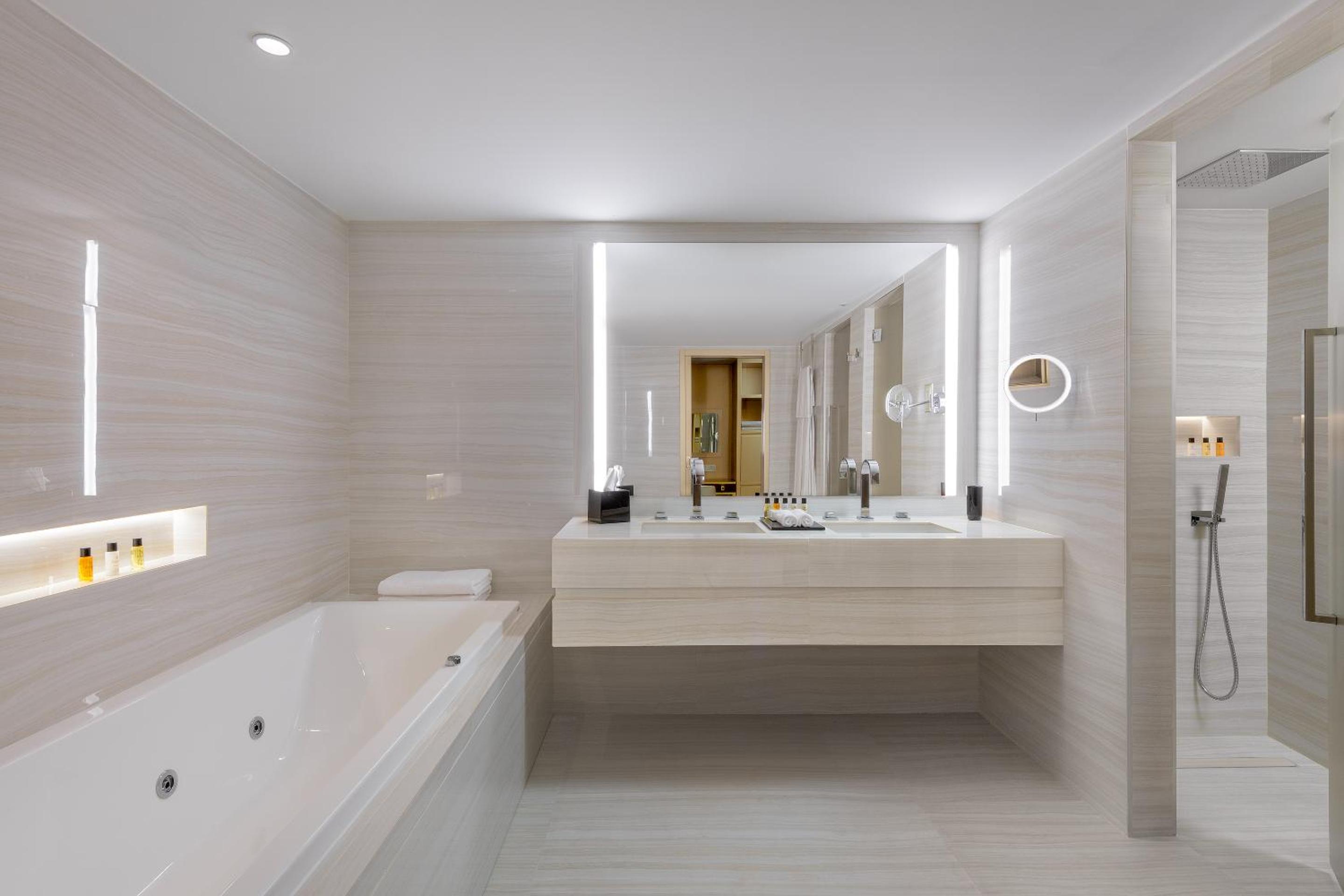 Prestige Swim-Up Suite with Sea & Pool View - Photo 3