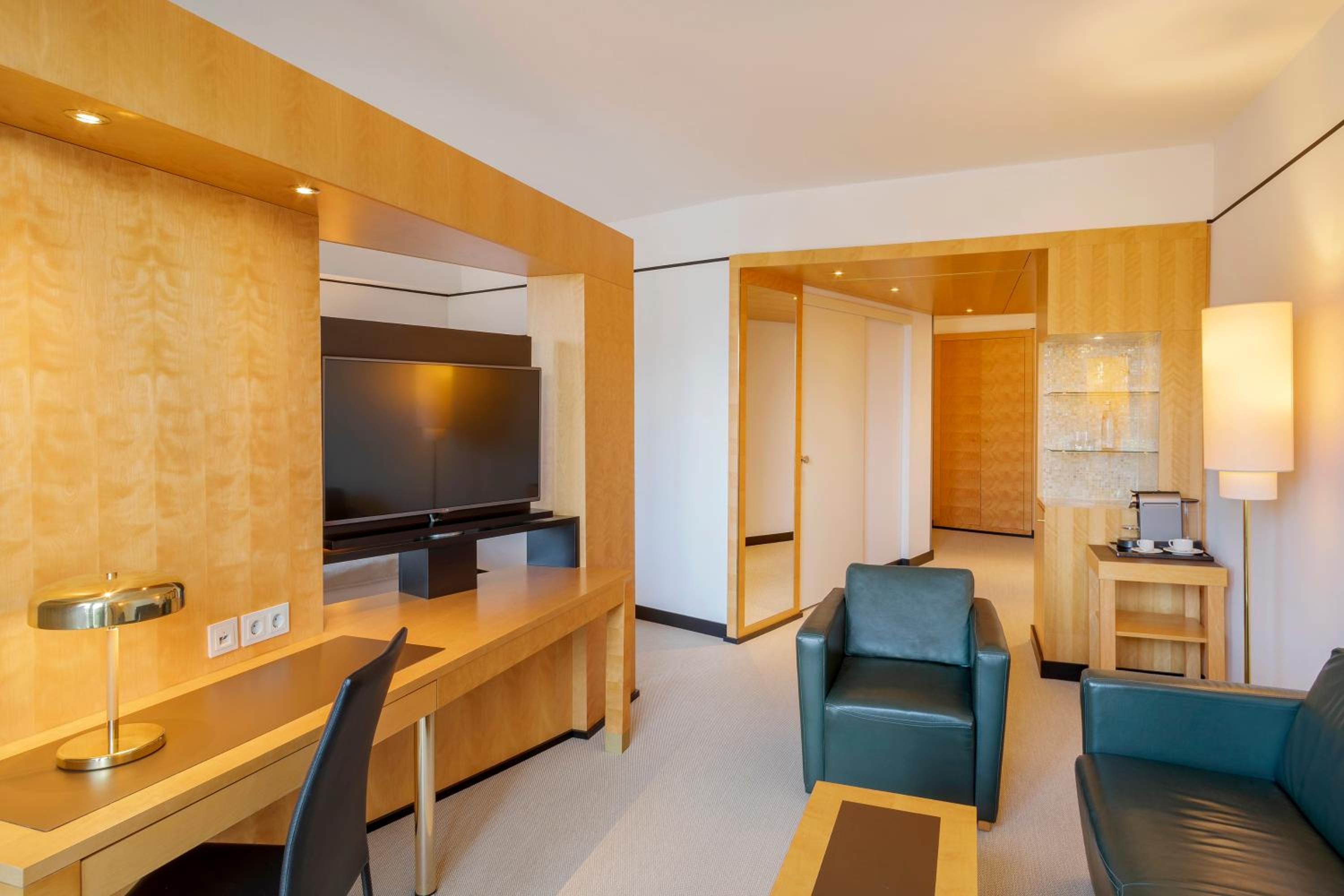 The Level Junior Suite with Executive Lounge Access - Photo 3