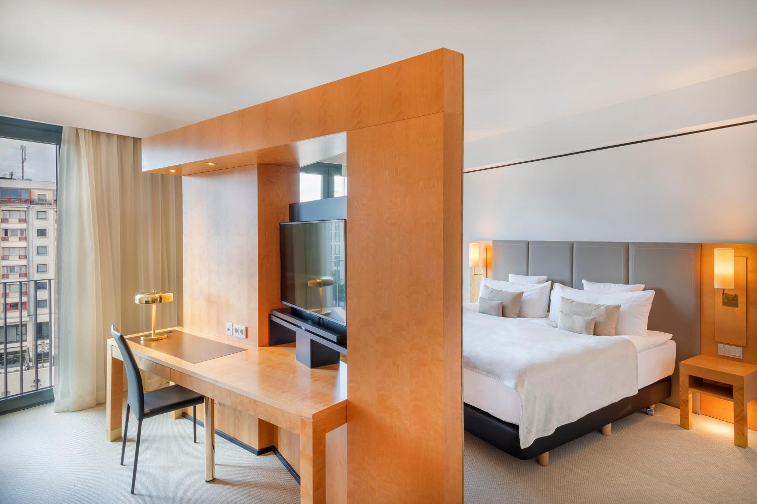The Level Junior Suite with Executive Lounge Access - Photo 5
