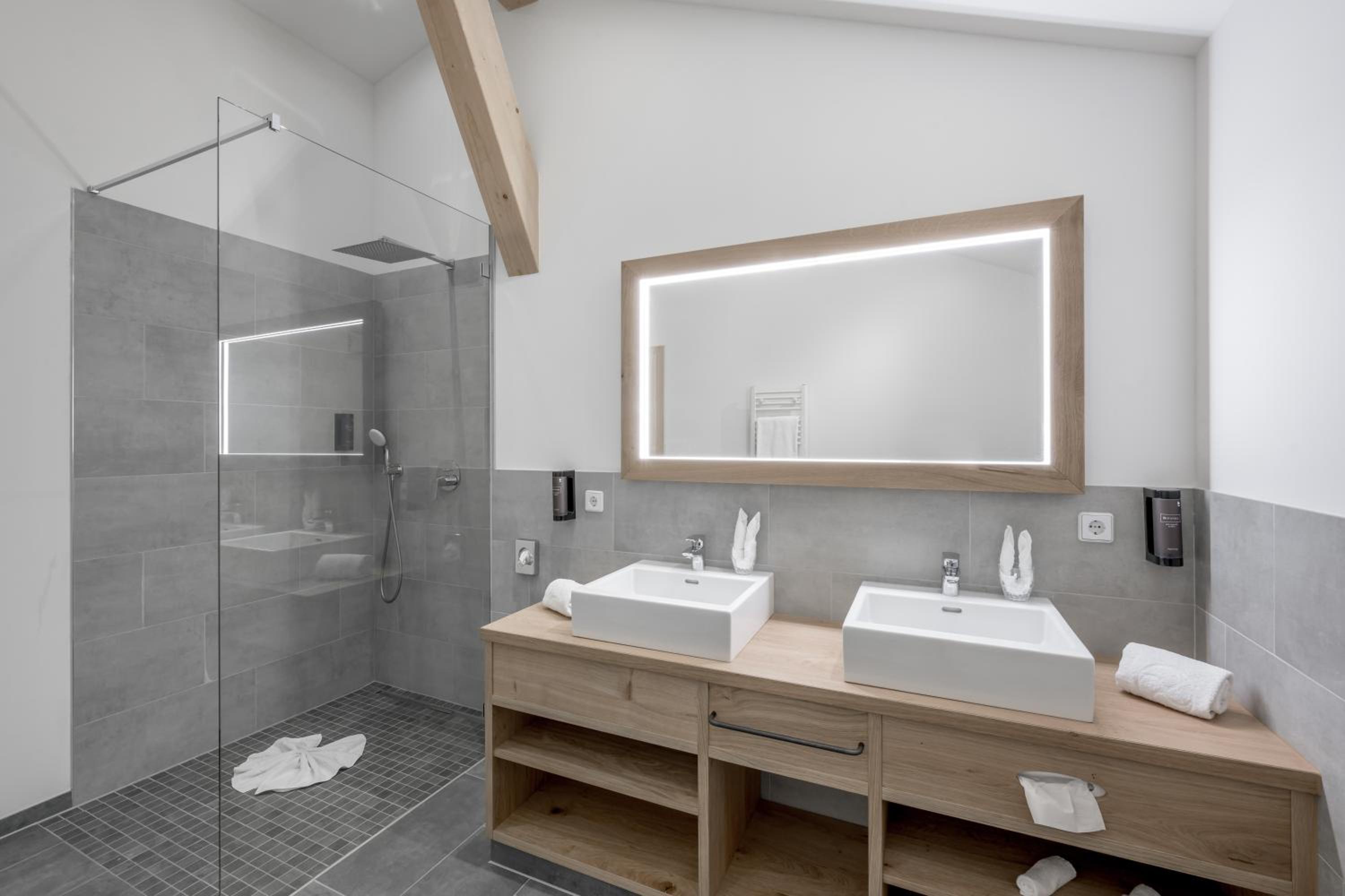 Suite - Photo 5