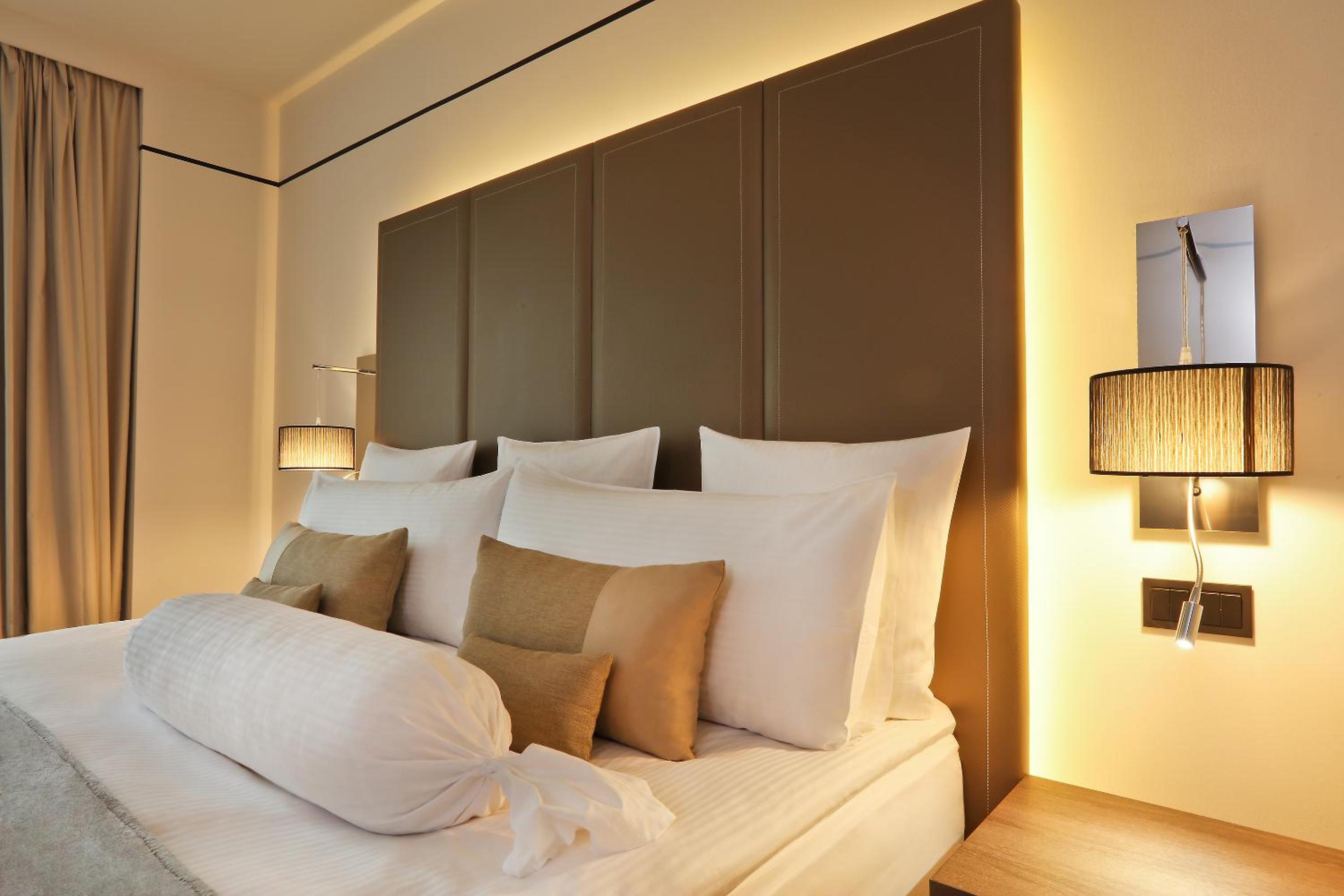 The Level Room with Executive Lounge Access - Photo 11
