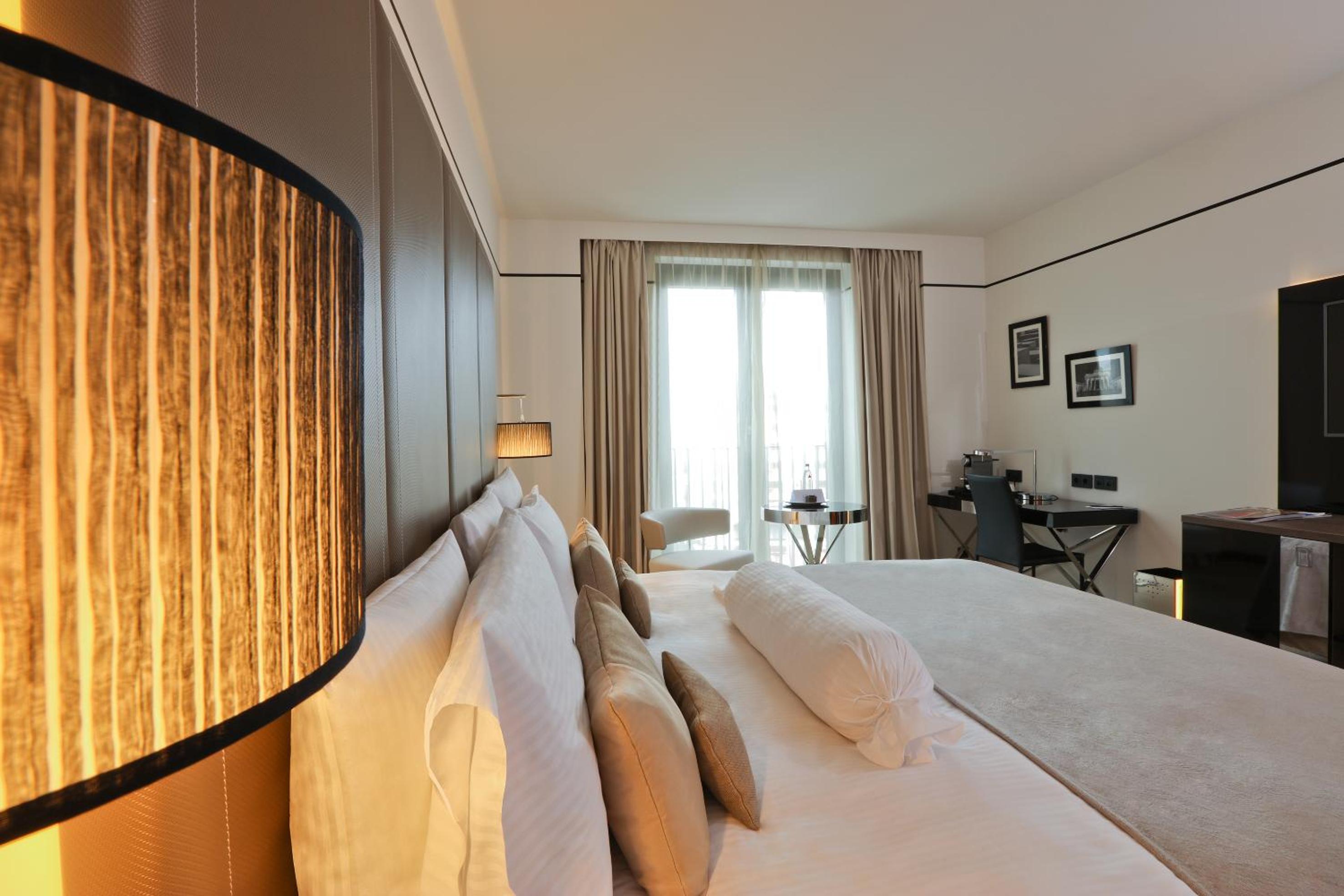 The Level Room with Executive Lounge Access - Photo 10