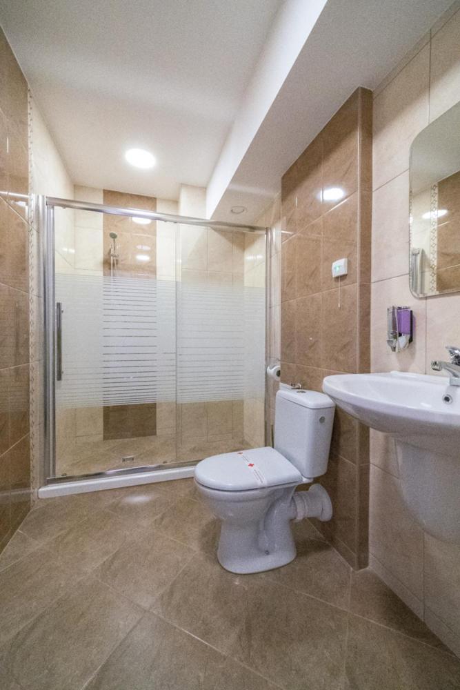 Large Double Room - Photo 2