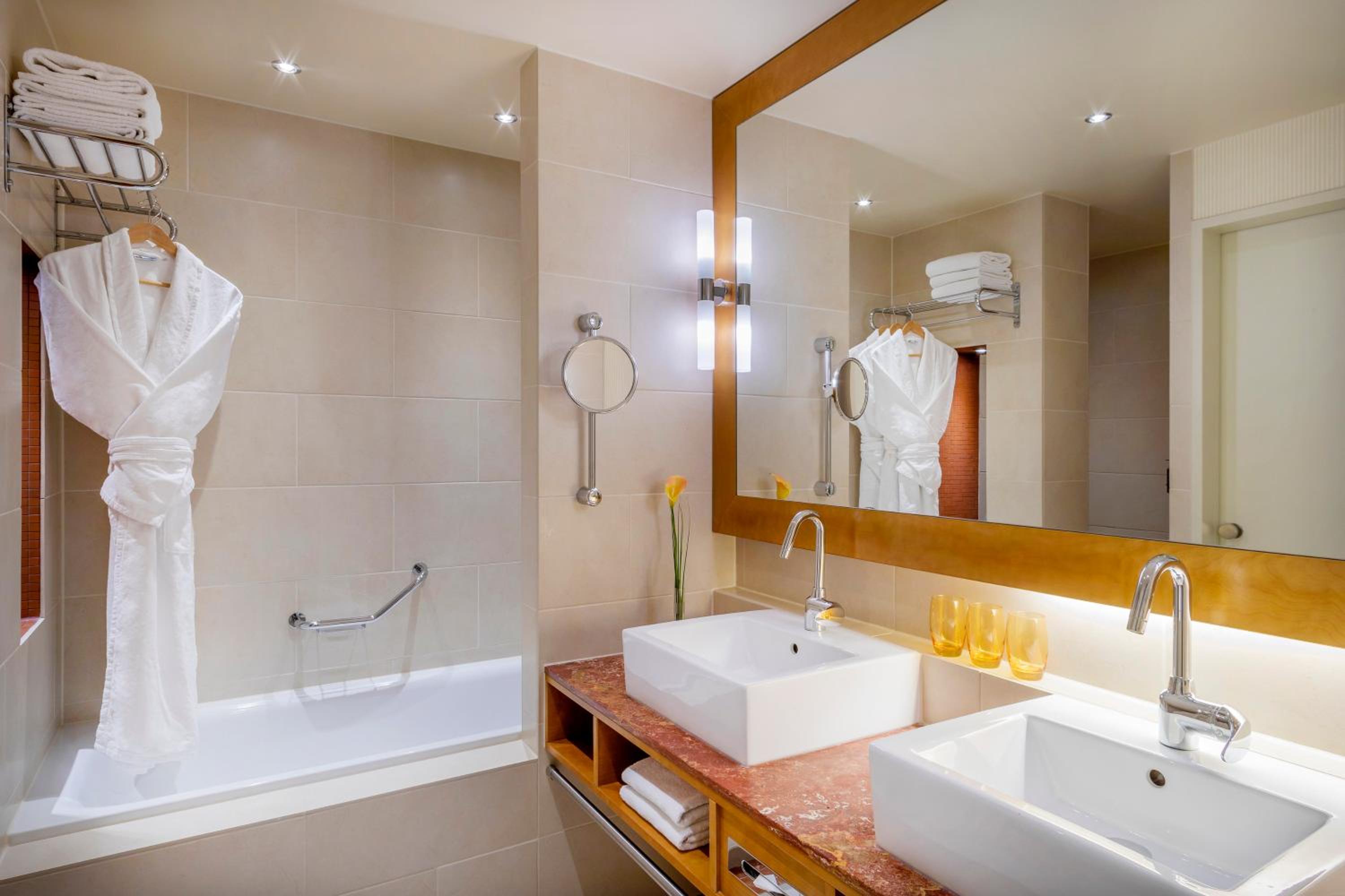 Premium Double Room with River View - Photo 5