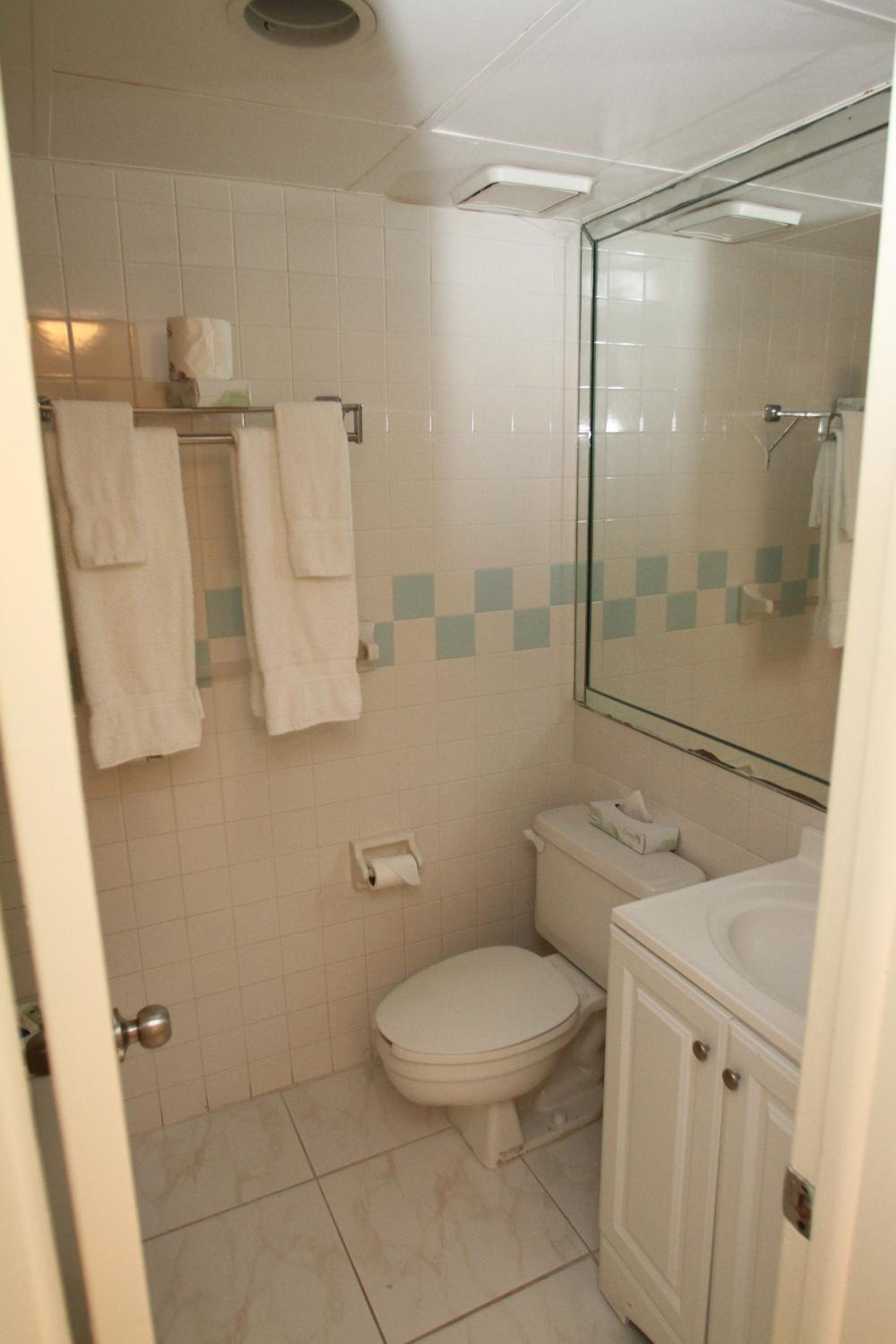 Queen Room - Photo 6