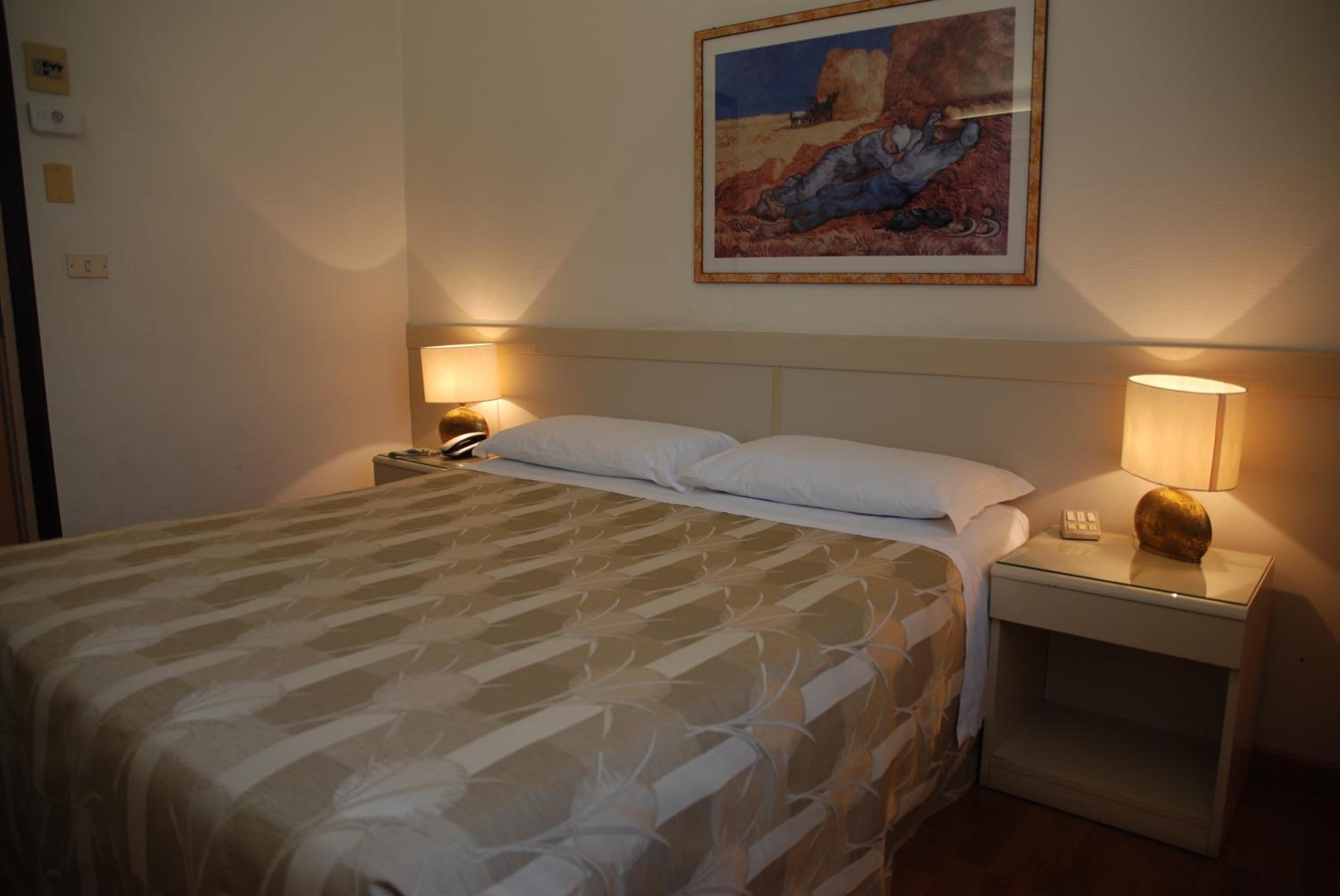 Budget Double Room - Photo 1